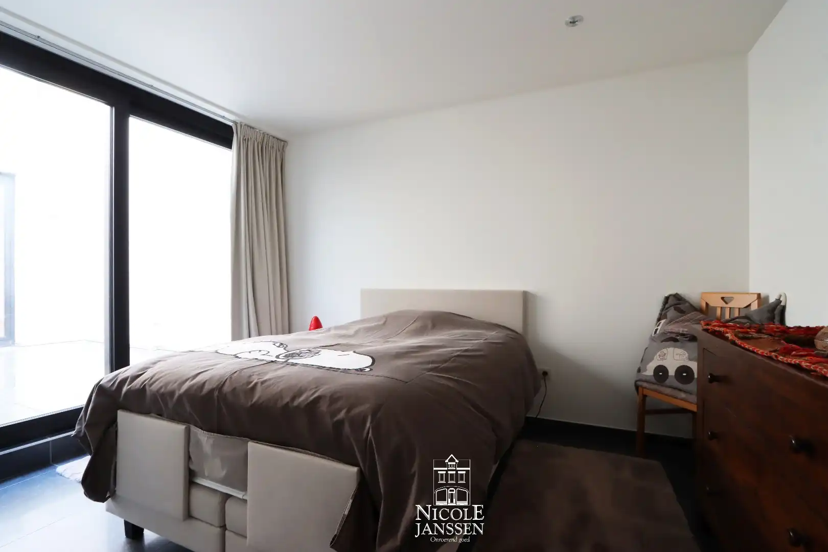Trendy appartement met gezellig binnenterras en lift in het hartje van Maaseik foto 11
