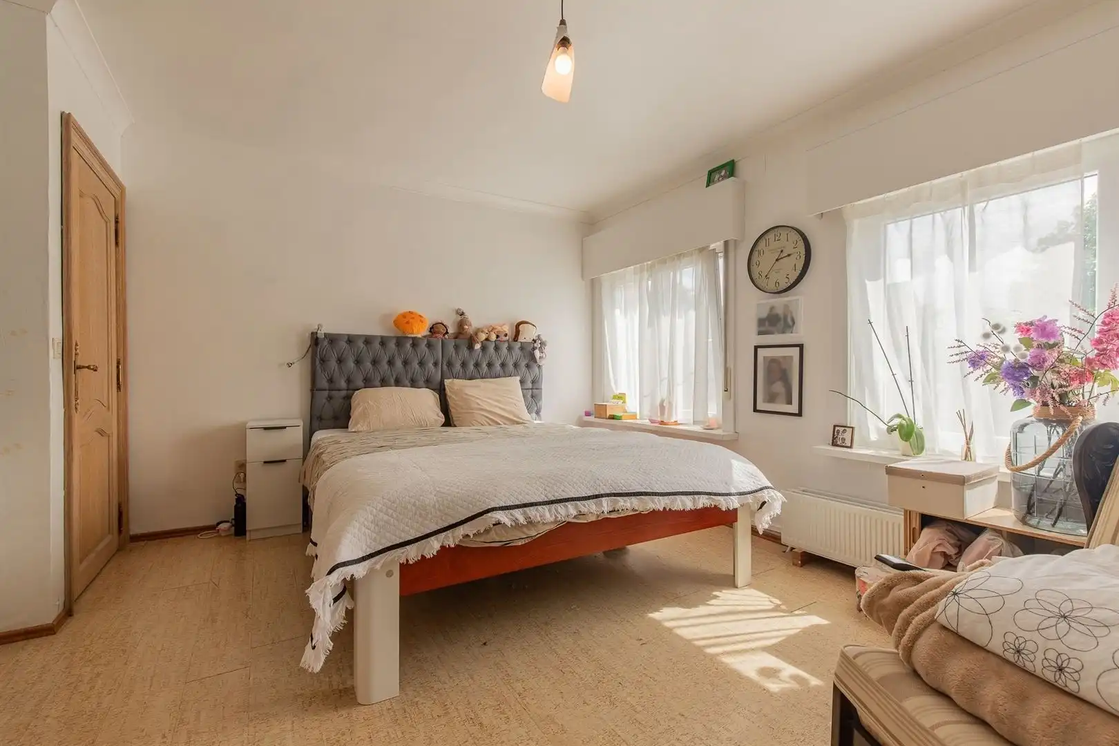 Volledig gerenoveerde woning met zwemvijver en ruime garage foto 16