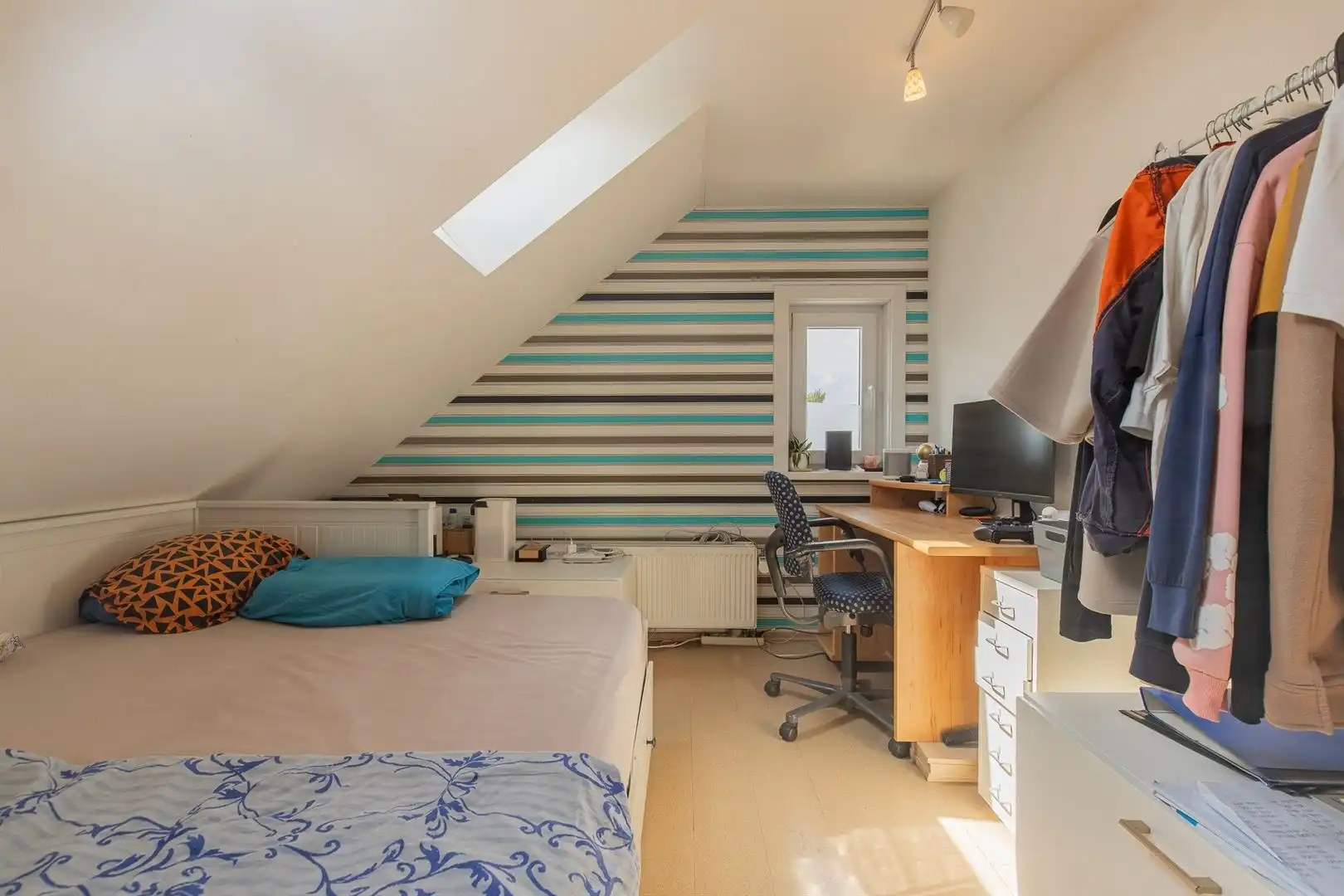 Volledig gerenoveerde woning met zwemvijver en ruime garage foto 16