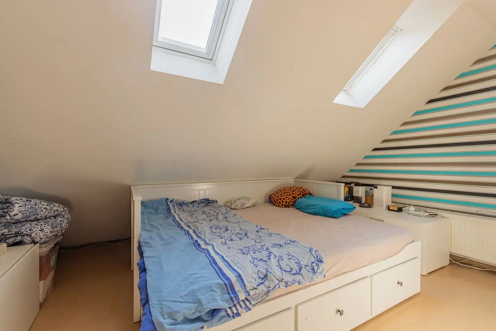 Volledig gerenoveerde woning met zwemvijver en ruime garage foto 16
