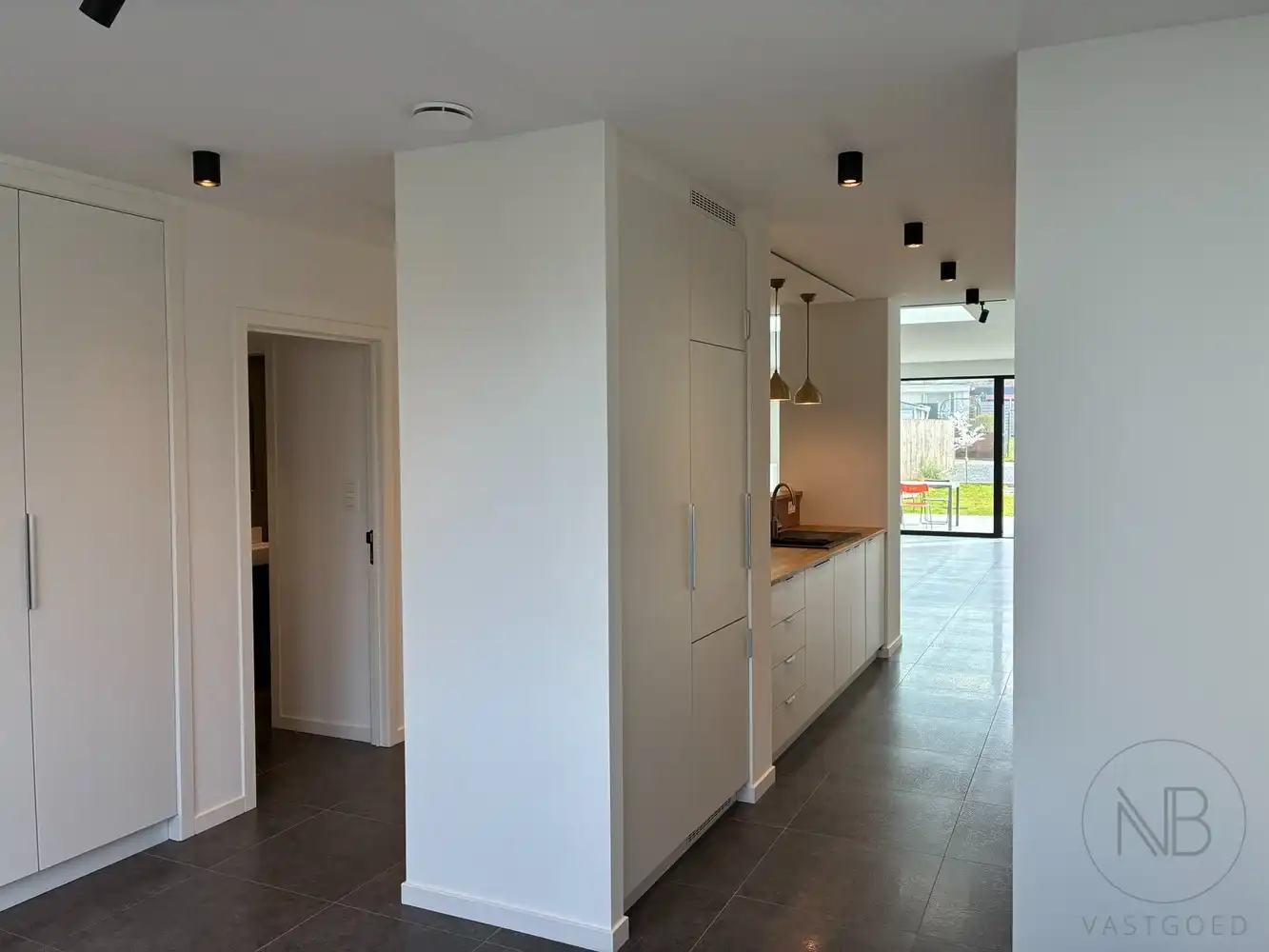 Instapklare en gerenoveerde woning in Genk foto 3