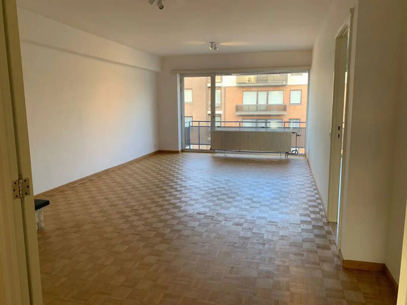 Instapklaar 2-slaapkamer appartement met 2 terrassen foto 2