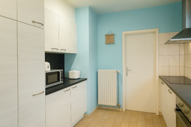 Gelijkvloers appartement met garage te huur. foto 5