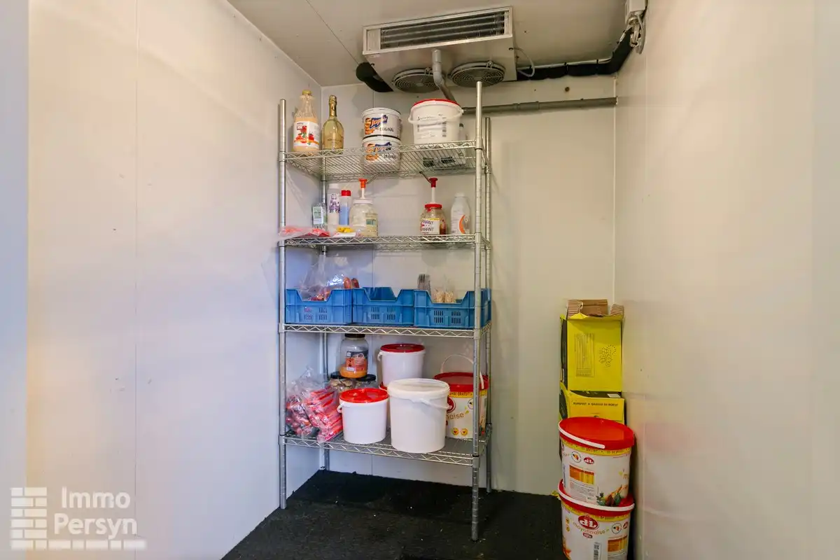 Commercieel pand (inclusief handelsfonds) met instapklaar appartement en achterliggend perceel foto 14