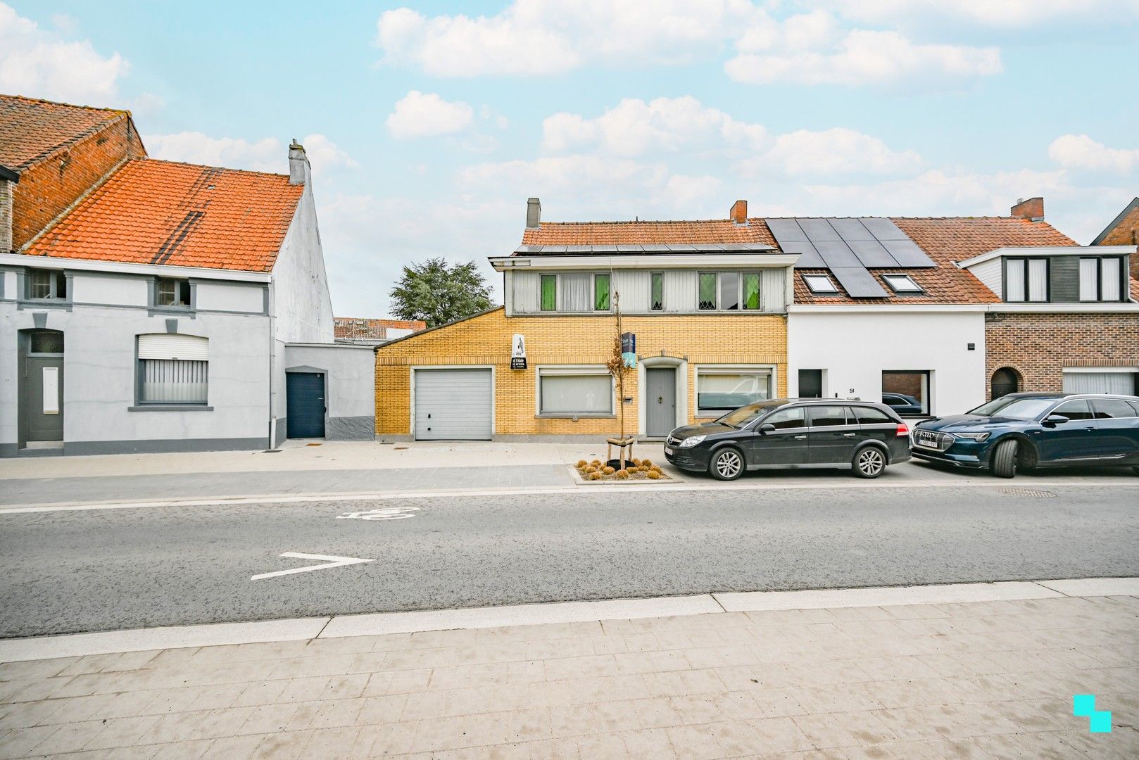 Eéngezinswoning met 4 slaapkamers in centrum Oostrozebeke foto 1