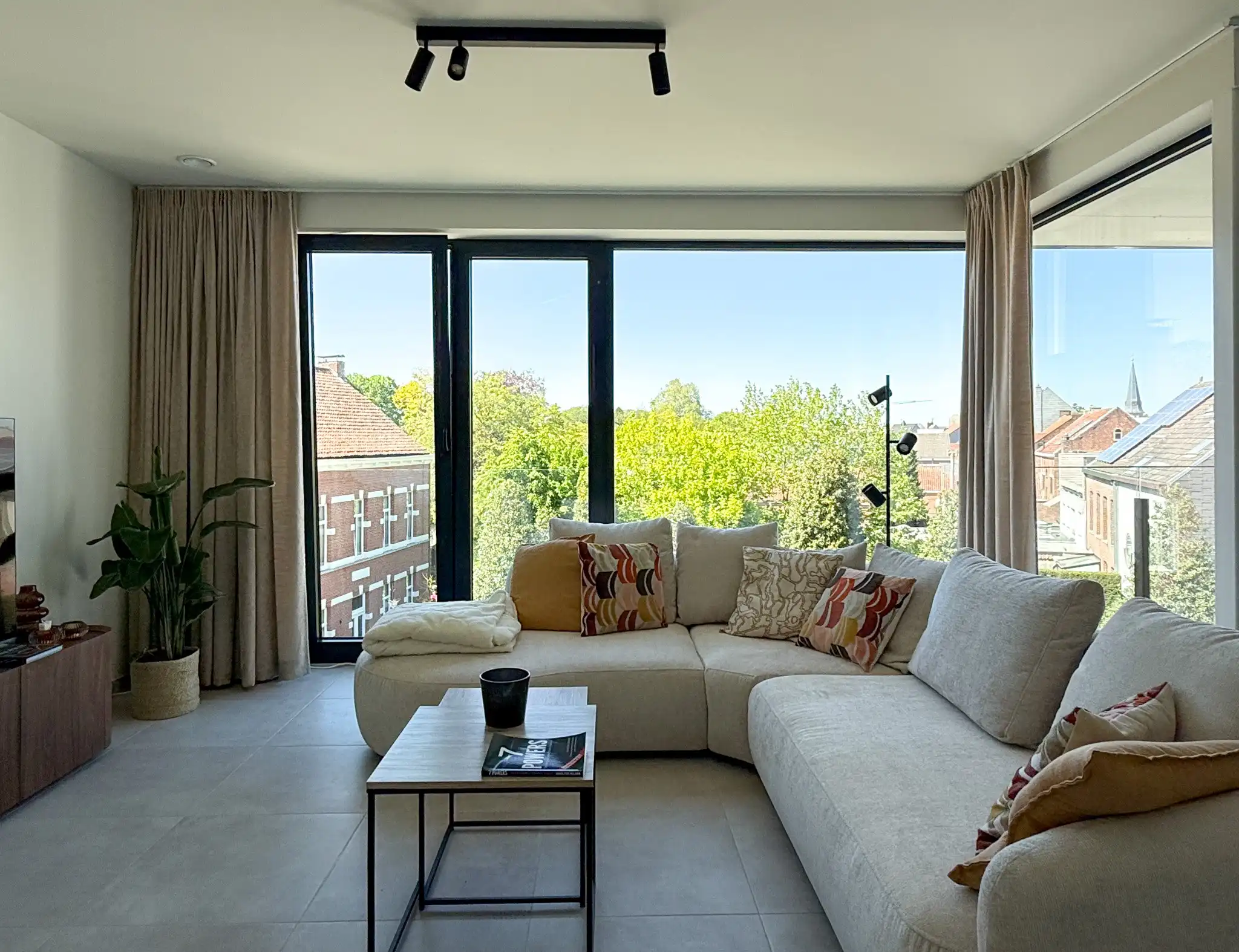 Nieuwbouwappartement op de eerste verdieping met terras en twee slaapkamers foto 2
