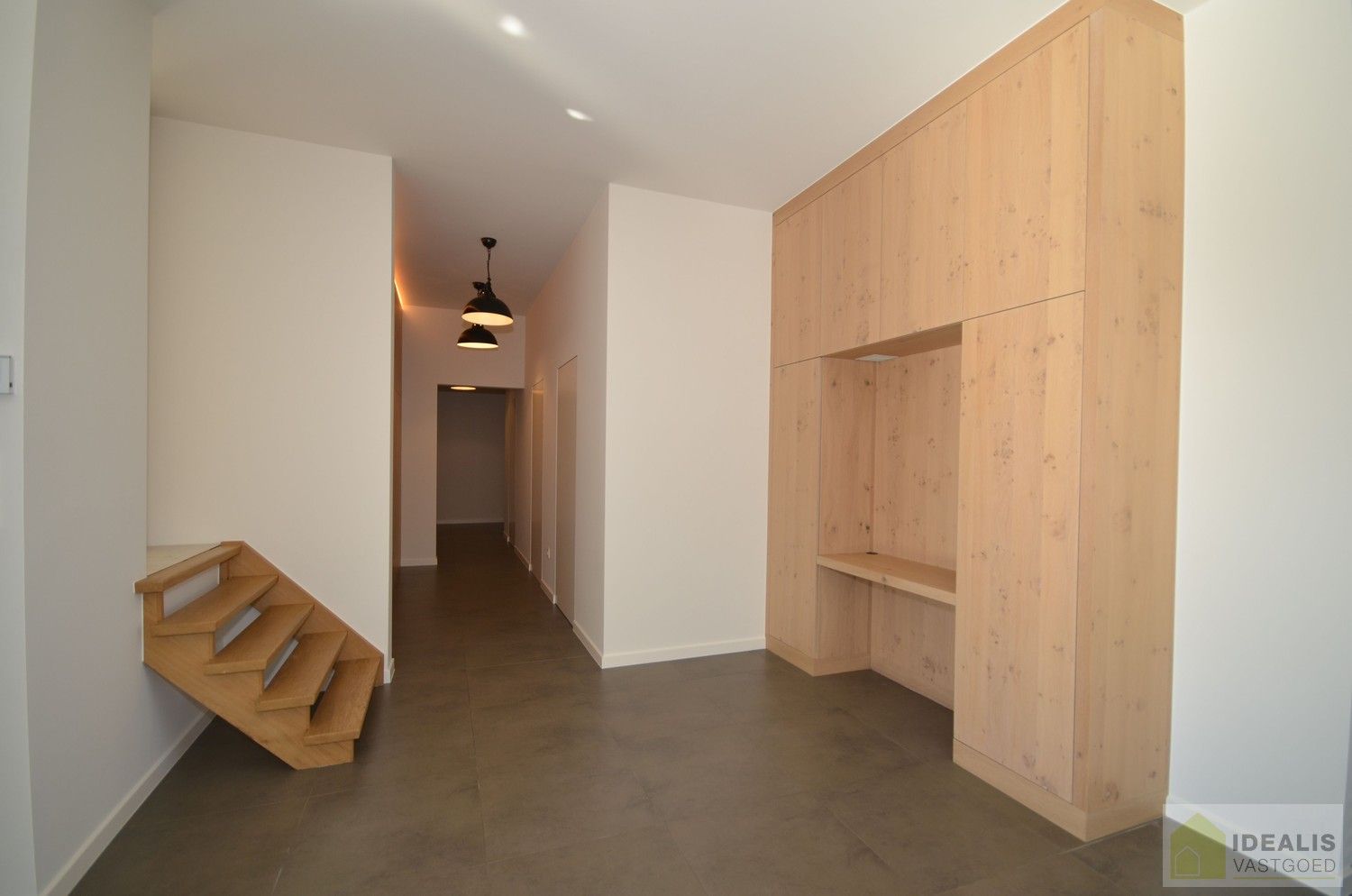 IDEALIS VASTGOED  - Luxueus, zeer hoogwaardig afgewerkt , instapklaar gelijkvloers appartement  in het midden van het centrum van Neerpelt op wandelafstand van horeca, shopping en openbaar vervoer! foto 6