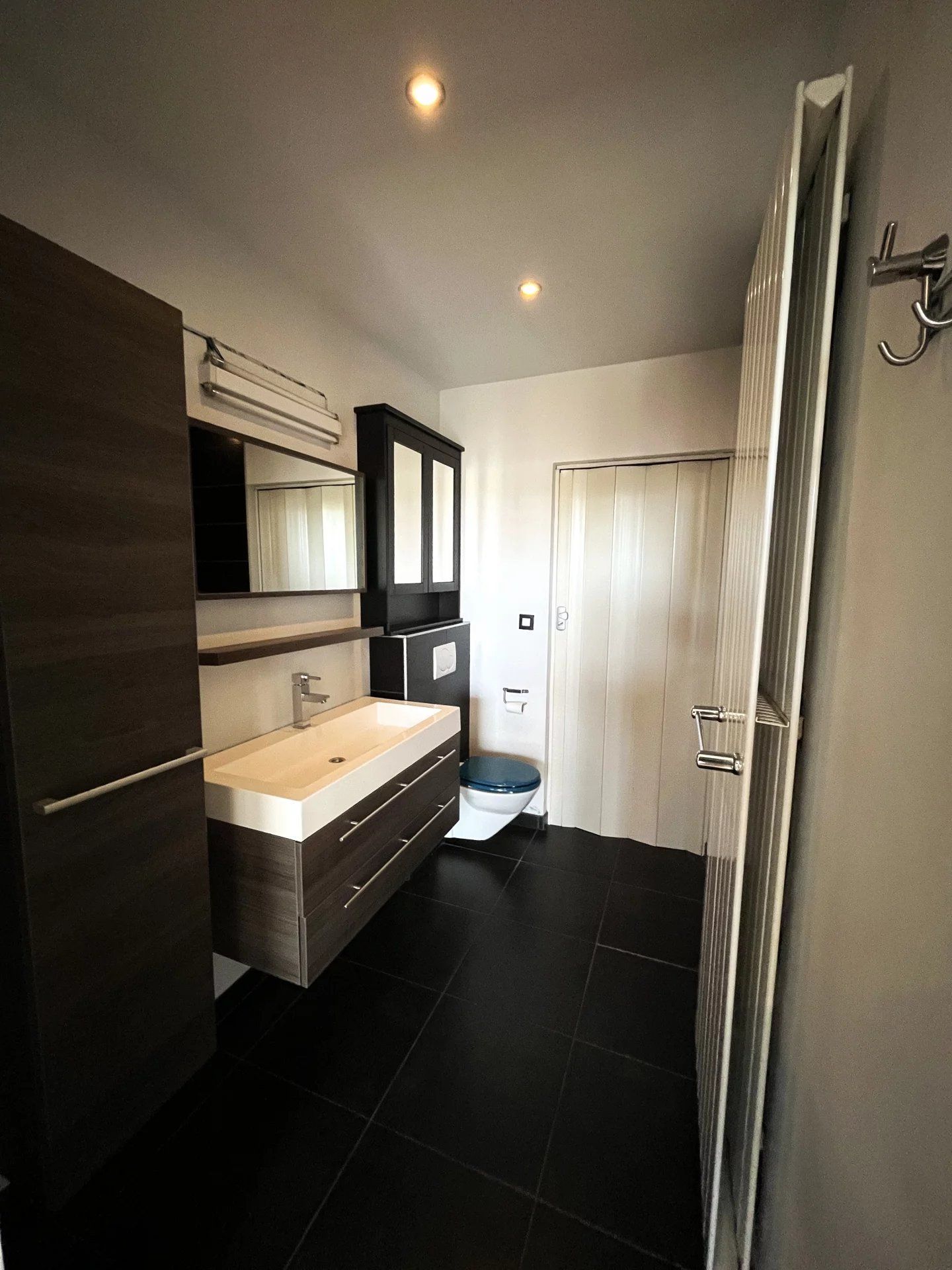 Instapklaar handelspand met aanpalend 1 slaapkamer appartement foto 21