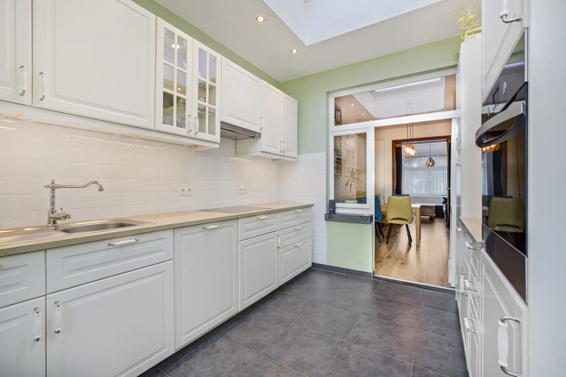 Instapklare woning met drie slaapkamers en tuin foto 6