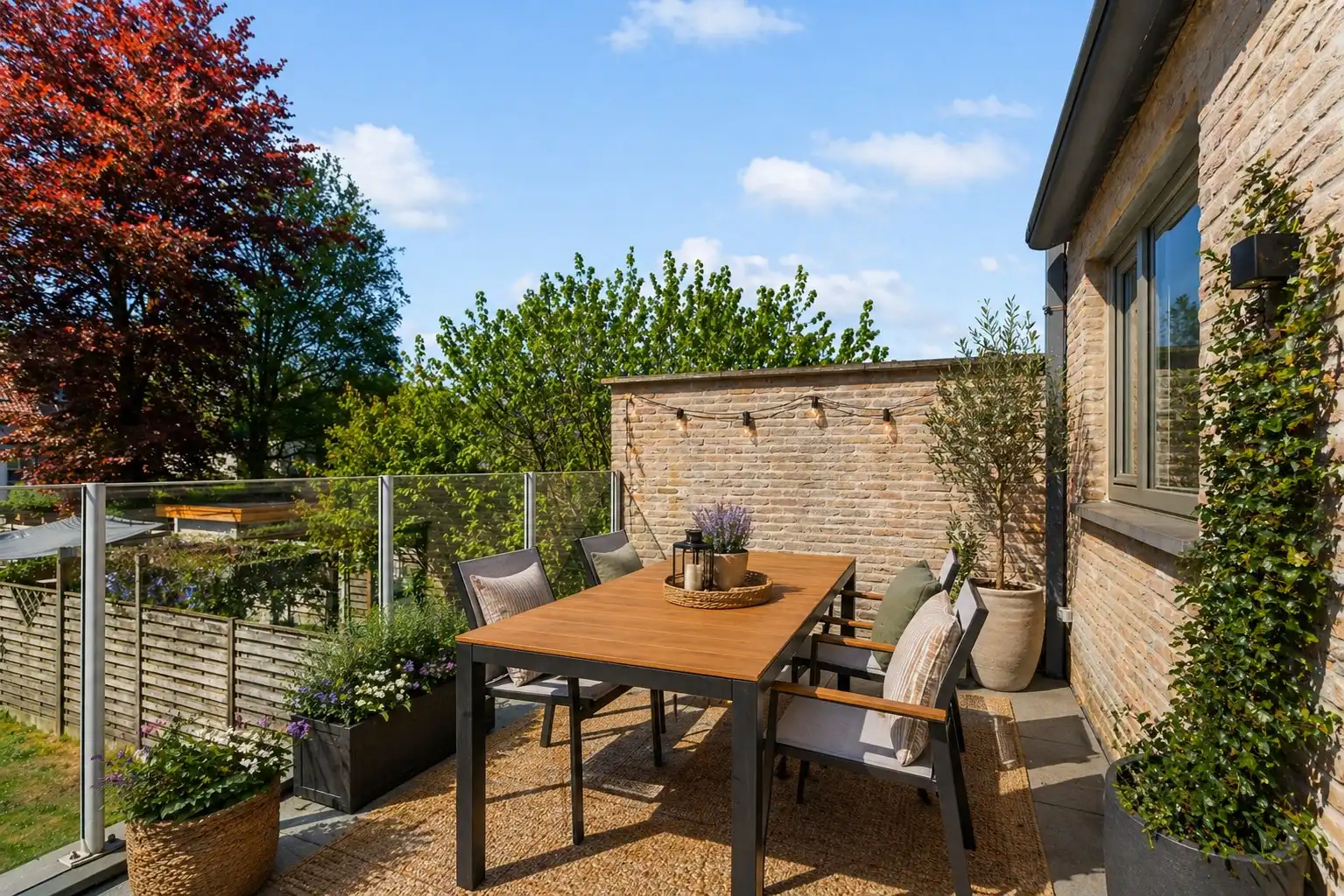 Instapklare gezinswoning met tuin en garage foto 3