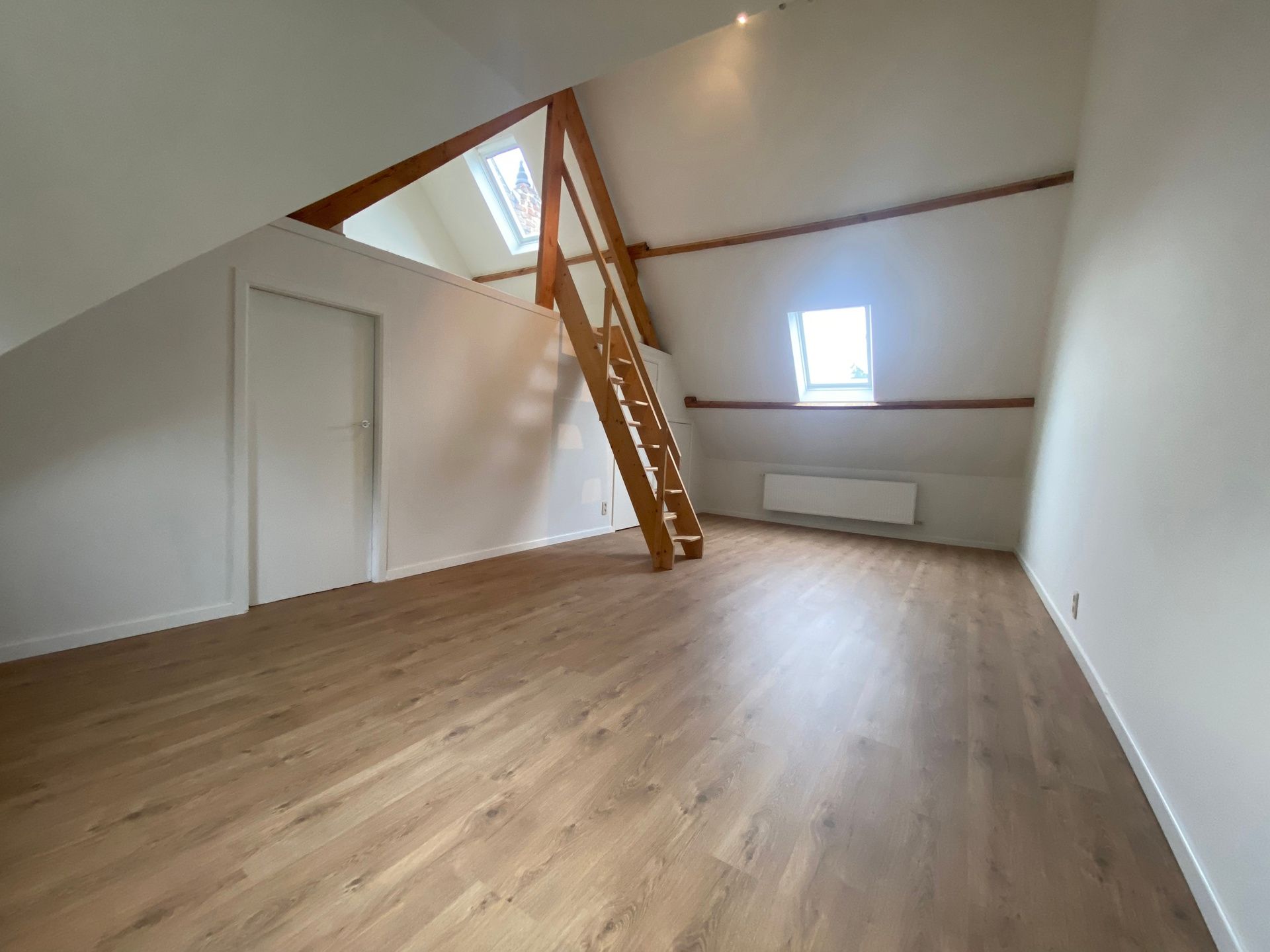 Ruime instapklare HOB met 4 slpks, tuin en garage foto 23