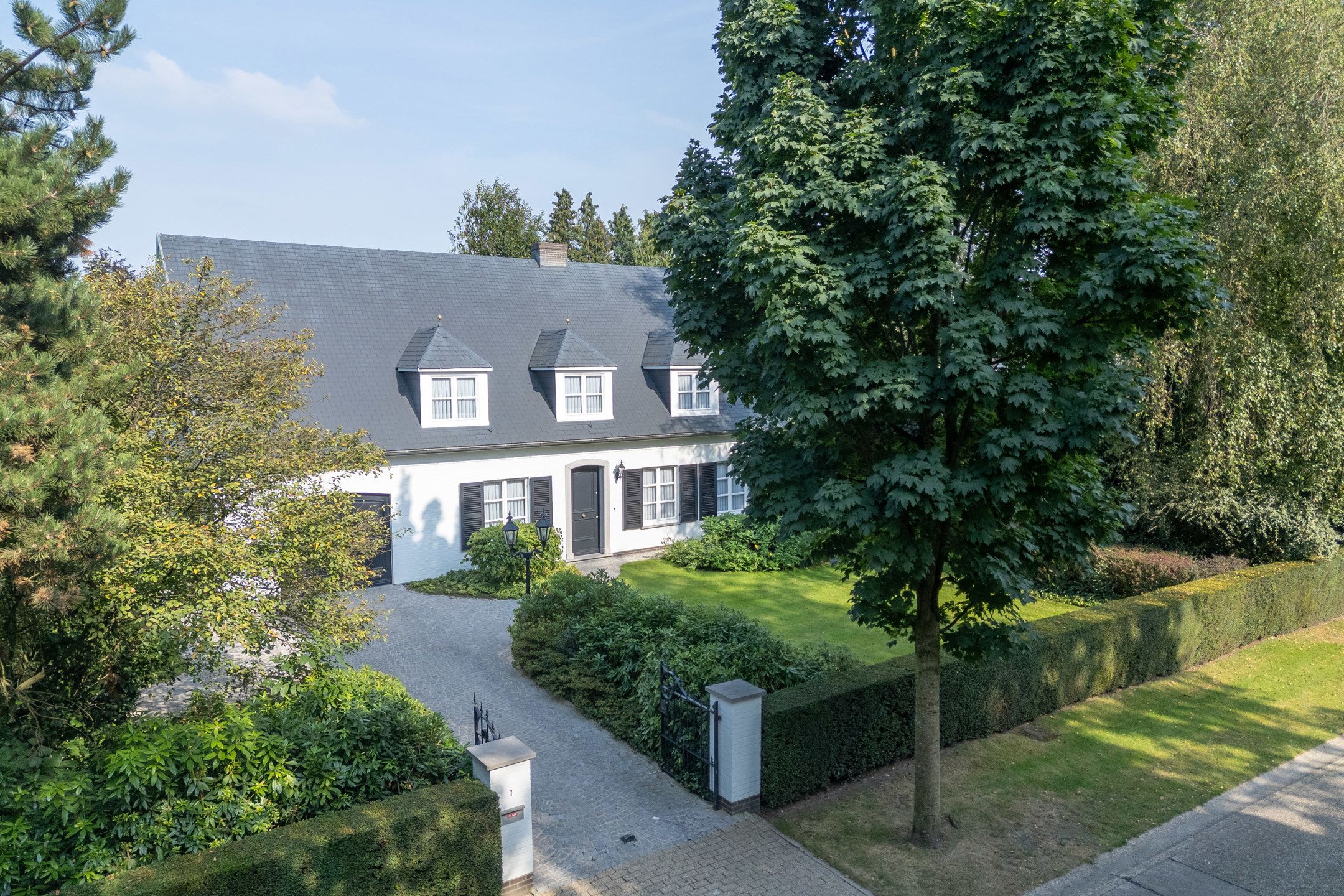 Prachtige villa met o.a. 3 slpks, 2 badks en inpandige garage op 1.645m² foto 35