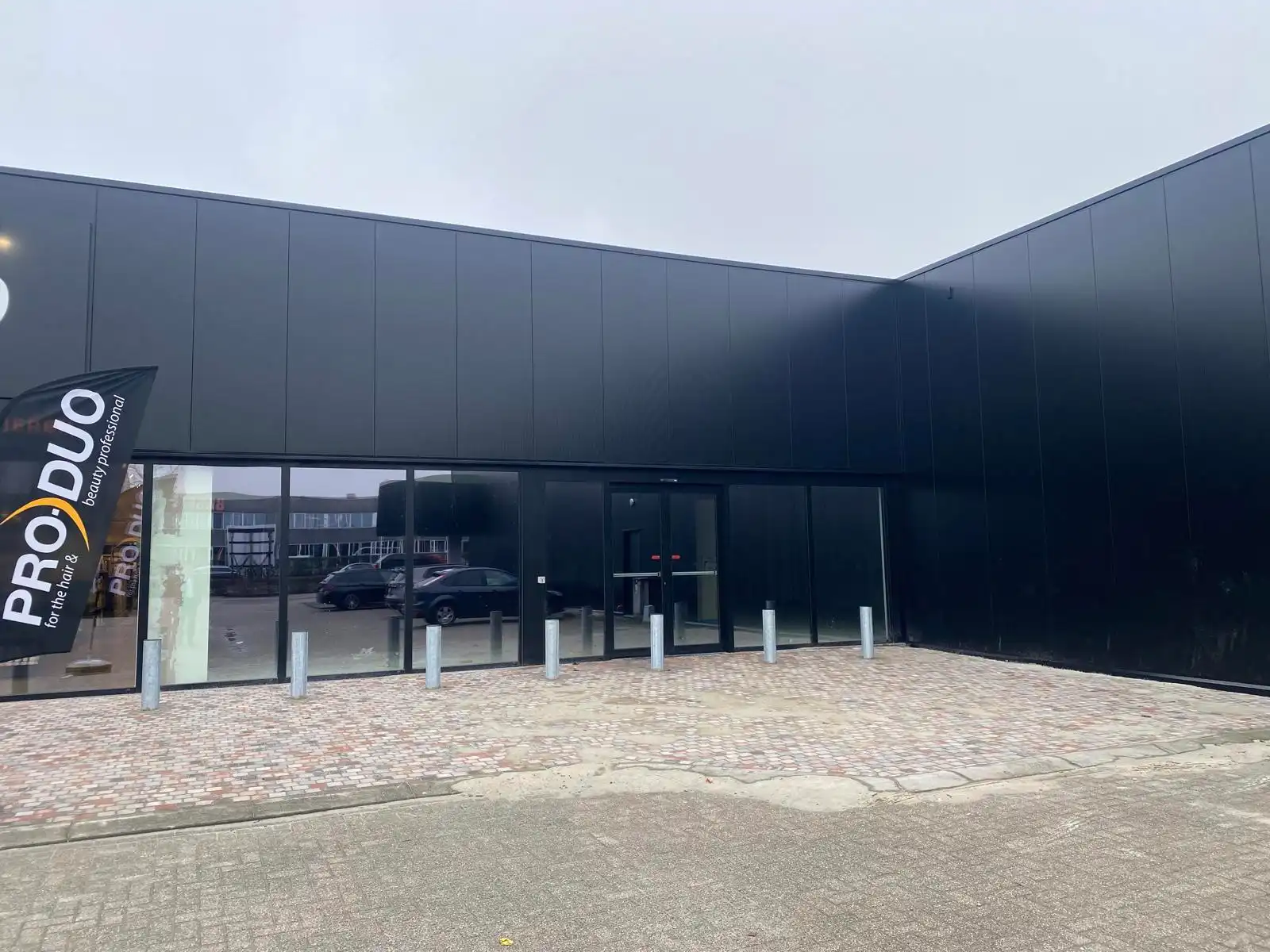 Commerciële ruimte 636 m² te huur – Retailpark Geel foto {{pictureIndex}}