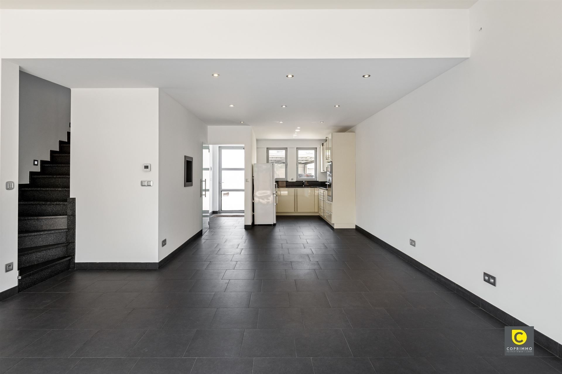 Recente instapklare woning op woonerf foto 4