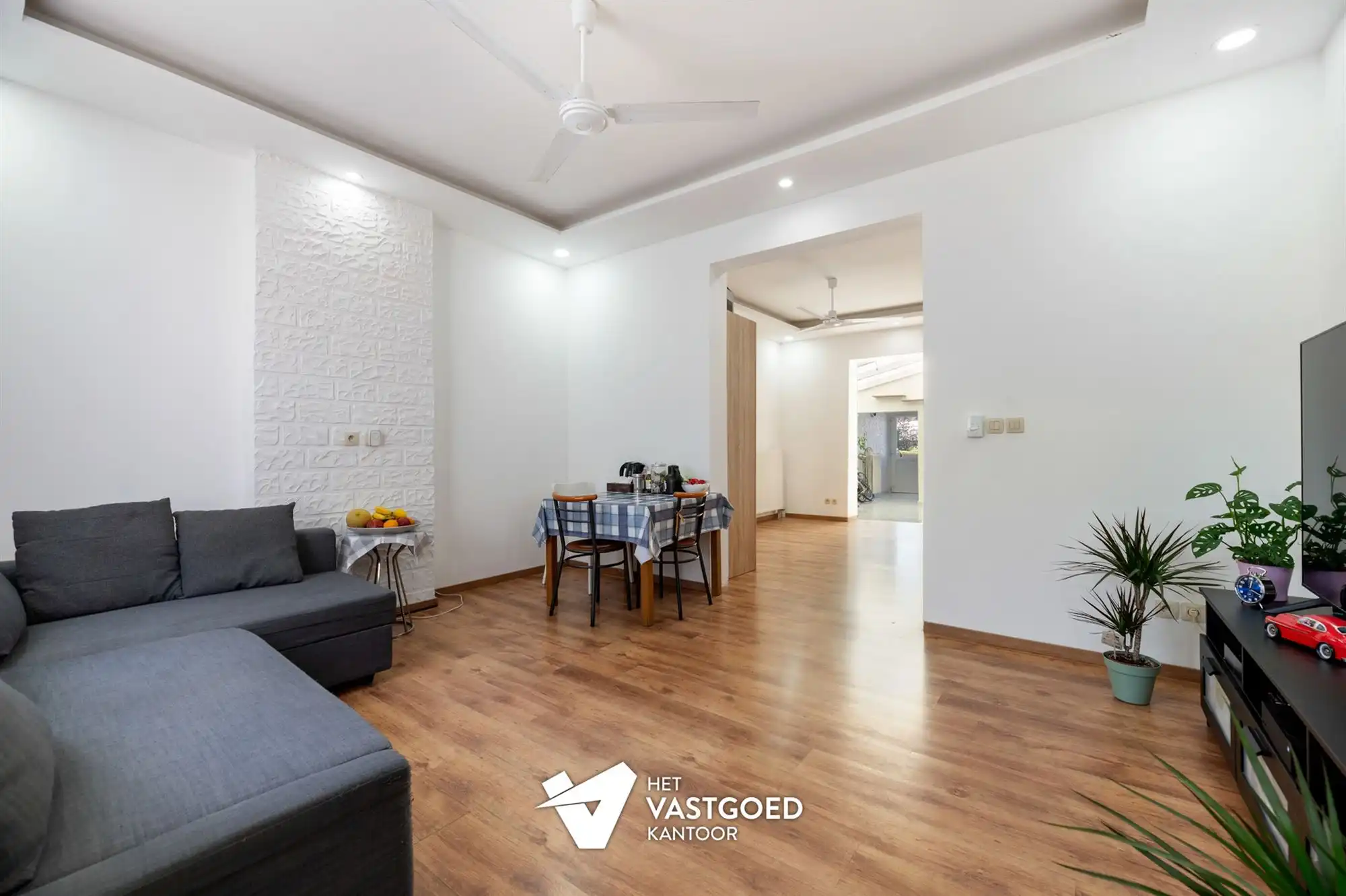 RECENT GERENOVEERDE WONING (172M²) MET 3 SLAAPKAMERS EN GEZELLIGE STADSTUIN TE MOLENSTEDE foto 3