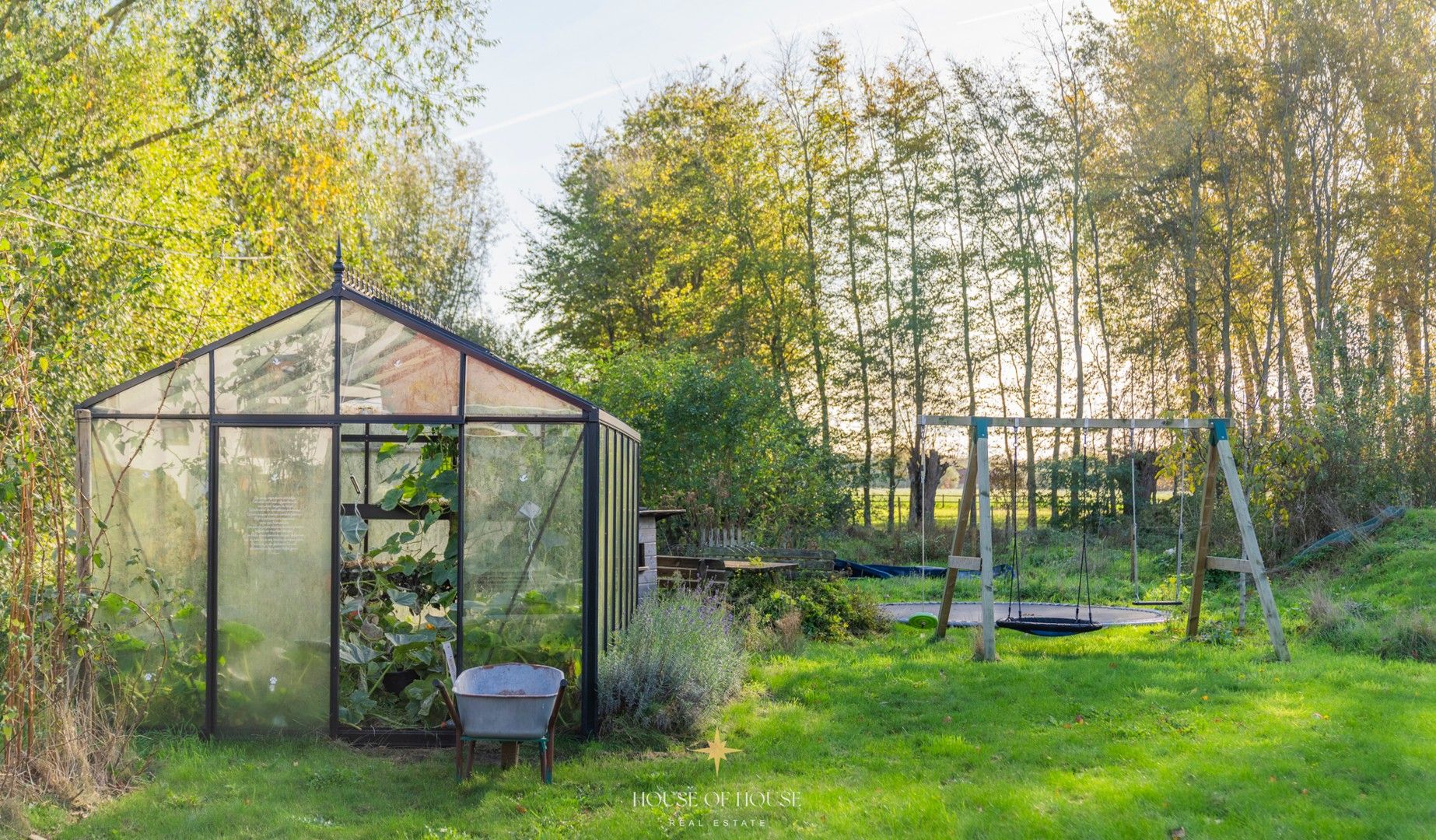 Scandinavisch geïnspireerde passiefbouw villa met natuurlijke tuin en innovatieve topafwerking foto 10