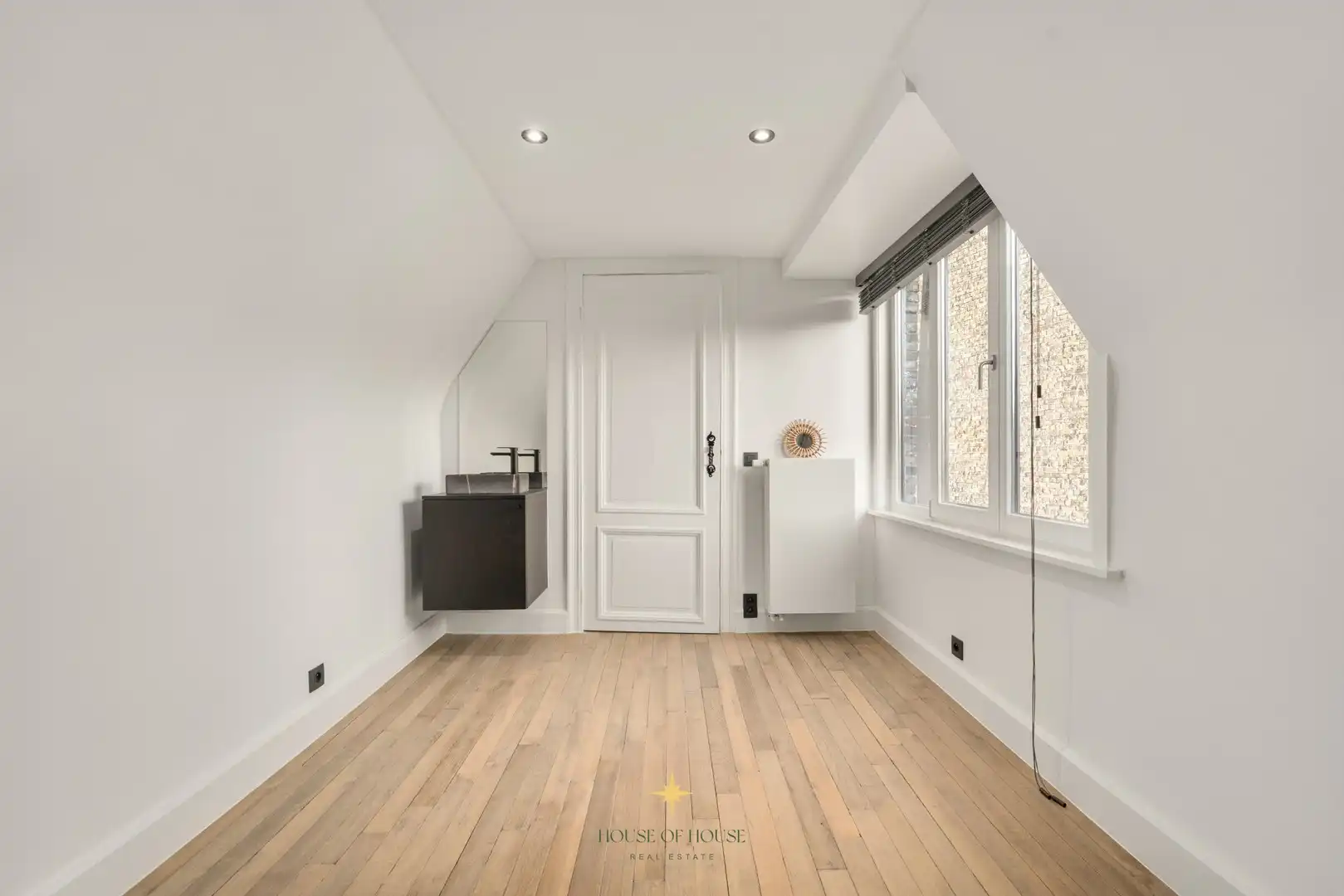 Subliem gerenoveerde stadswoning in een uitzonderlijk historisch kader rond de Onze-Lieve-Vrouwekerk, zonder renovatieverplichting foto 18