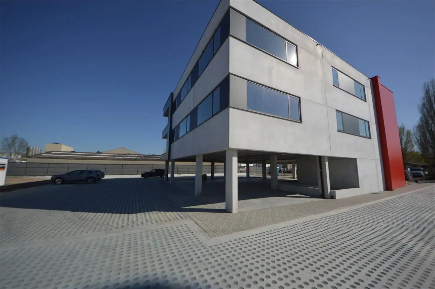 NIEUWBOUWKANTOREN MET PARKING NABIJ E40 foto 23