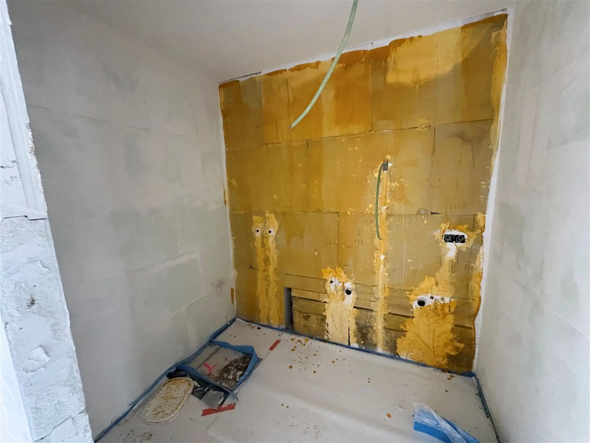 Gelijkvloersappartement met 2 slaapkamers en tuin. foto 13