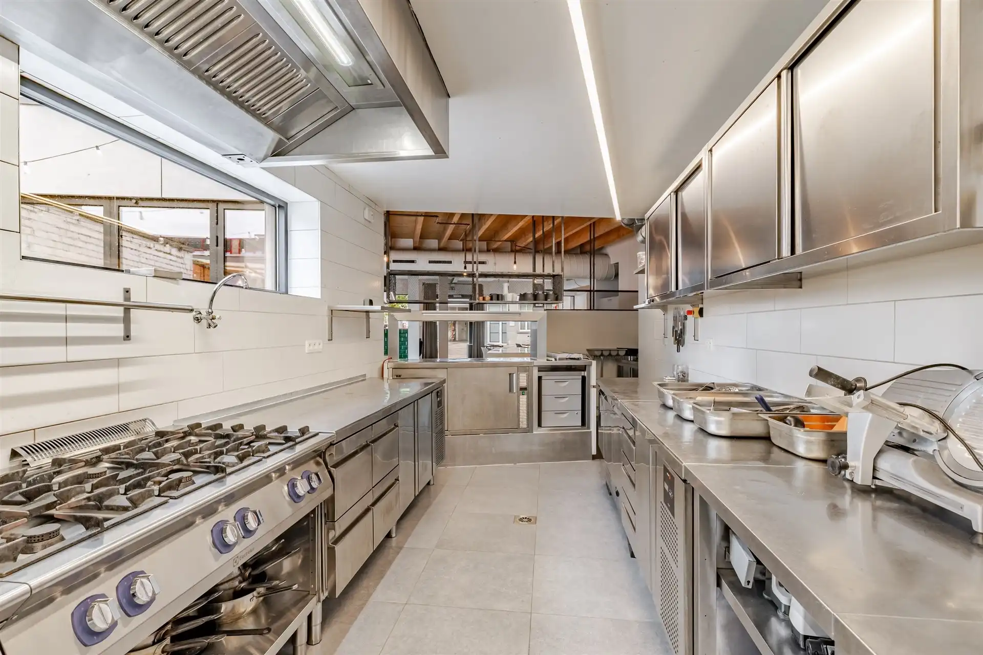 Instapklaar hoogwaardig restaurant inclusief inrichting en meubilair  foto 17