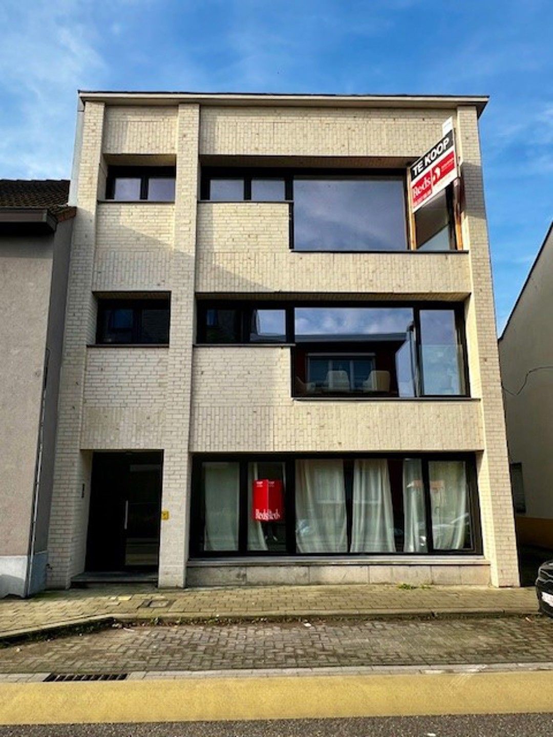 Gerenoveerd 3 slpk app + aparte bureau met tuin en garagebox foto 2