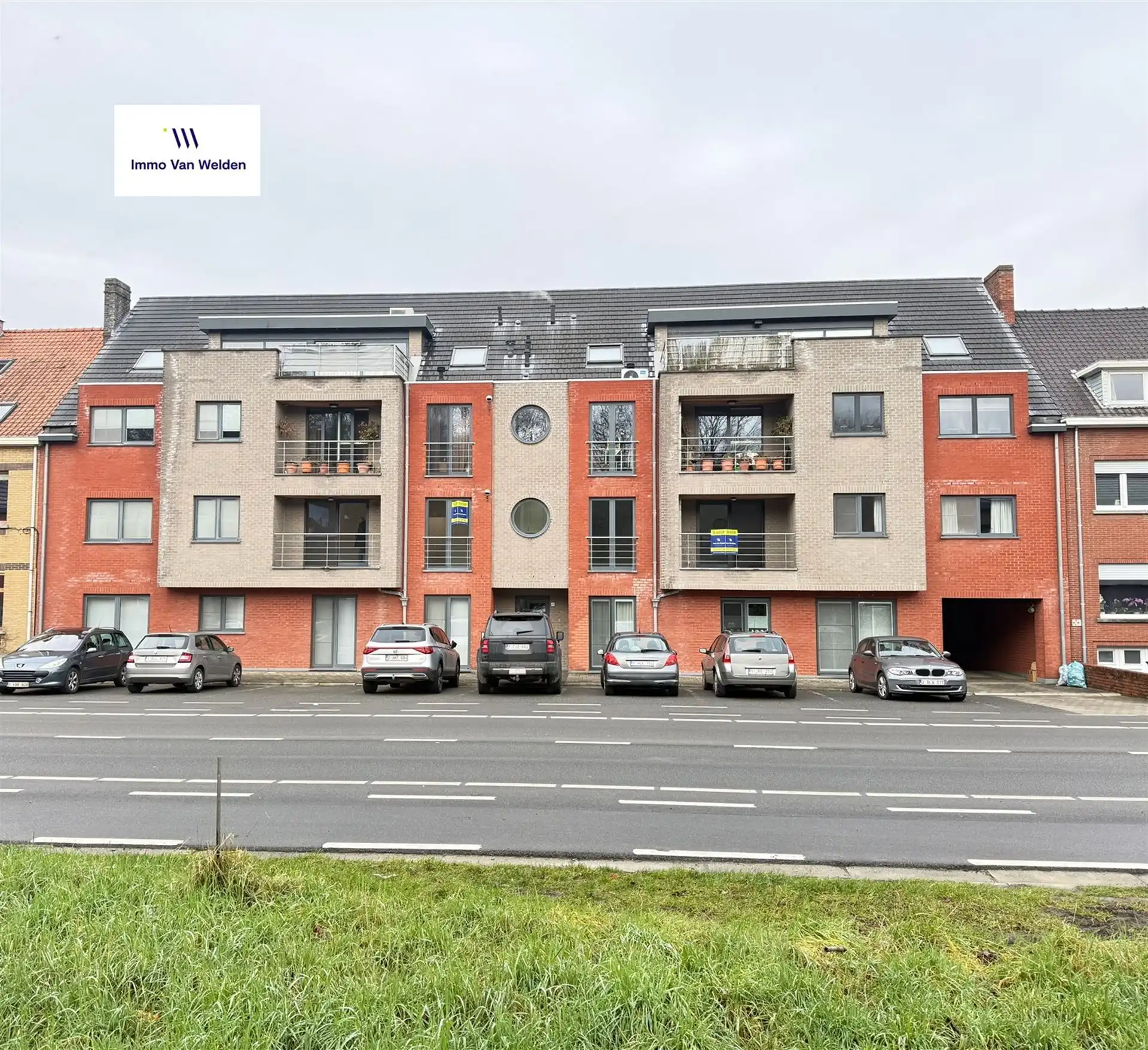 Stijlvol appartement met 2 slaapkamers, terras en garage foto {{pictureIndex}}