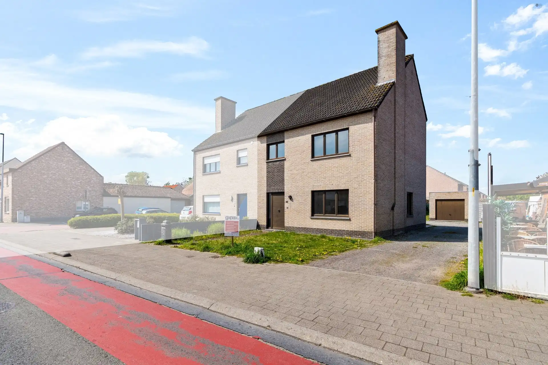 Half open bebouwing op 551m² foto {{pictureIndex}}