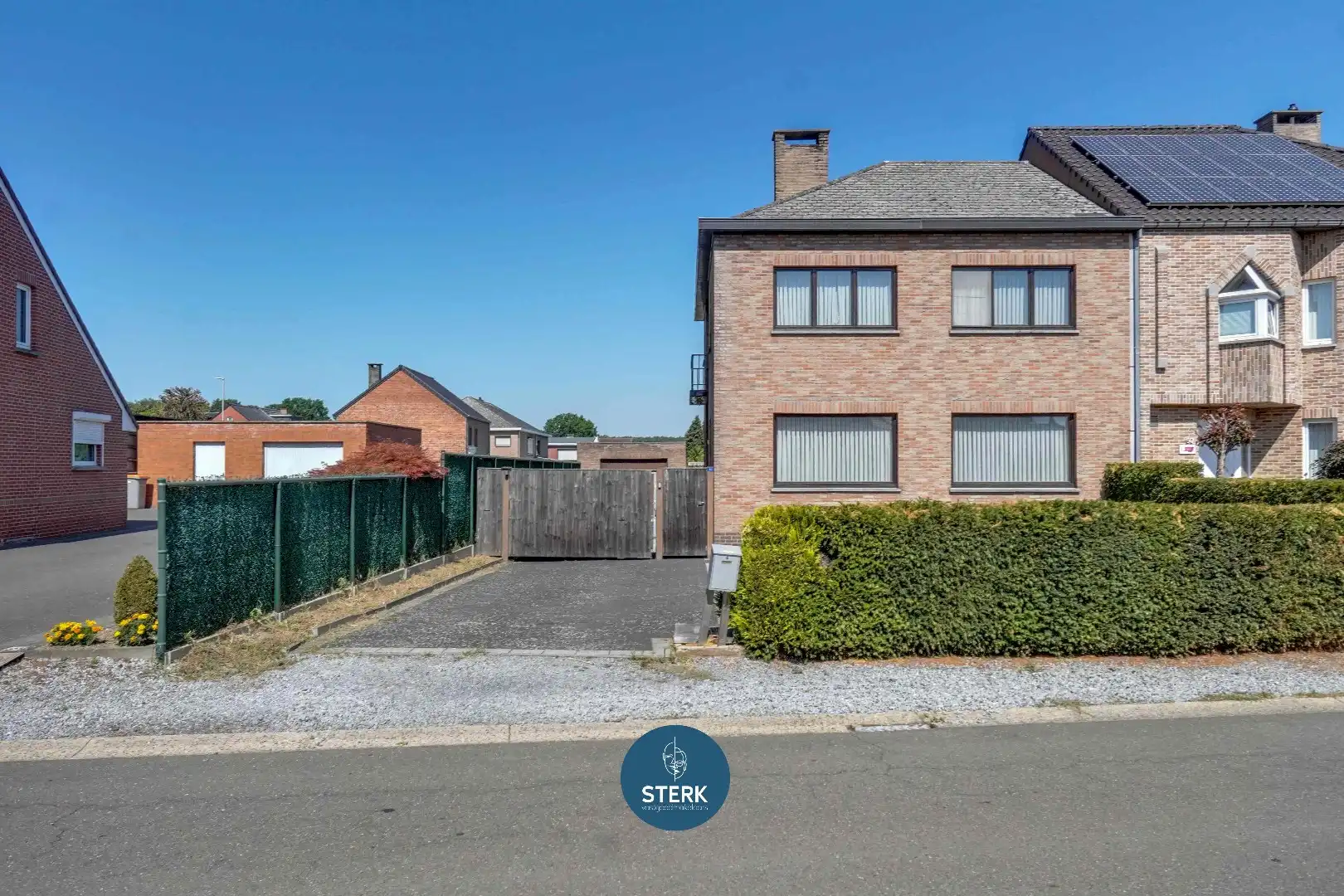 OP TE KNAPPEN GEZINSWONING (206 M²) MET VEEL POTENTIEEL TE LANAKEN !  foto 24