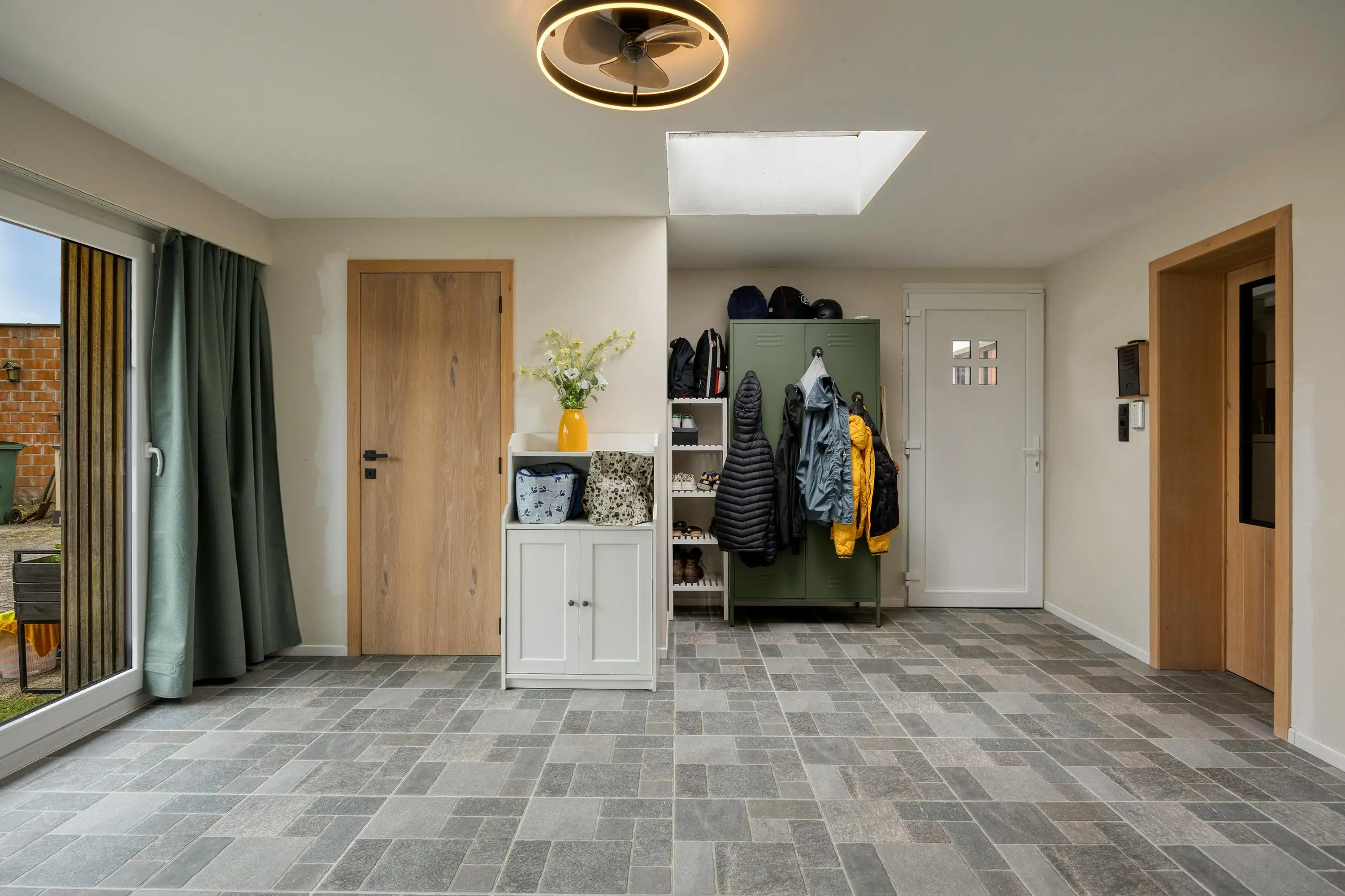 Instapklaar huis met grote tuin te koop in Zandvliet! foto 12