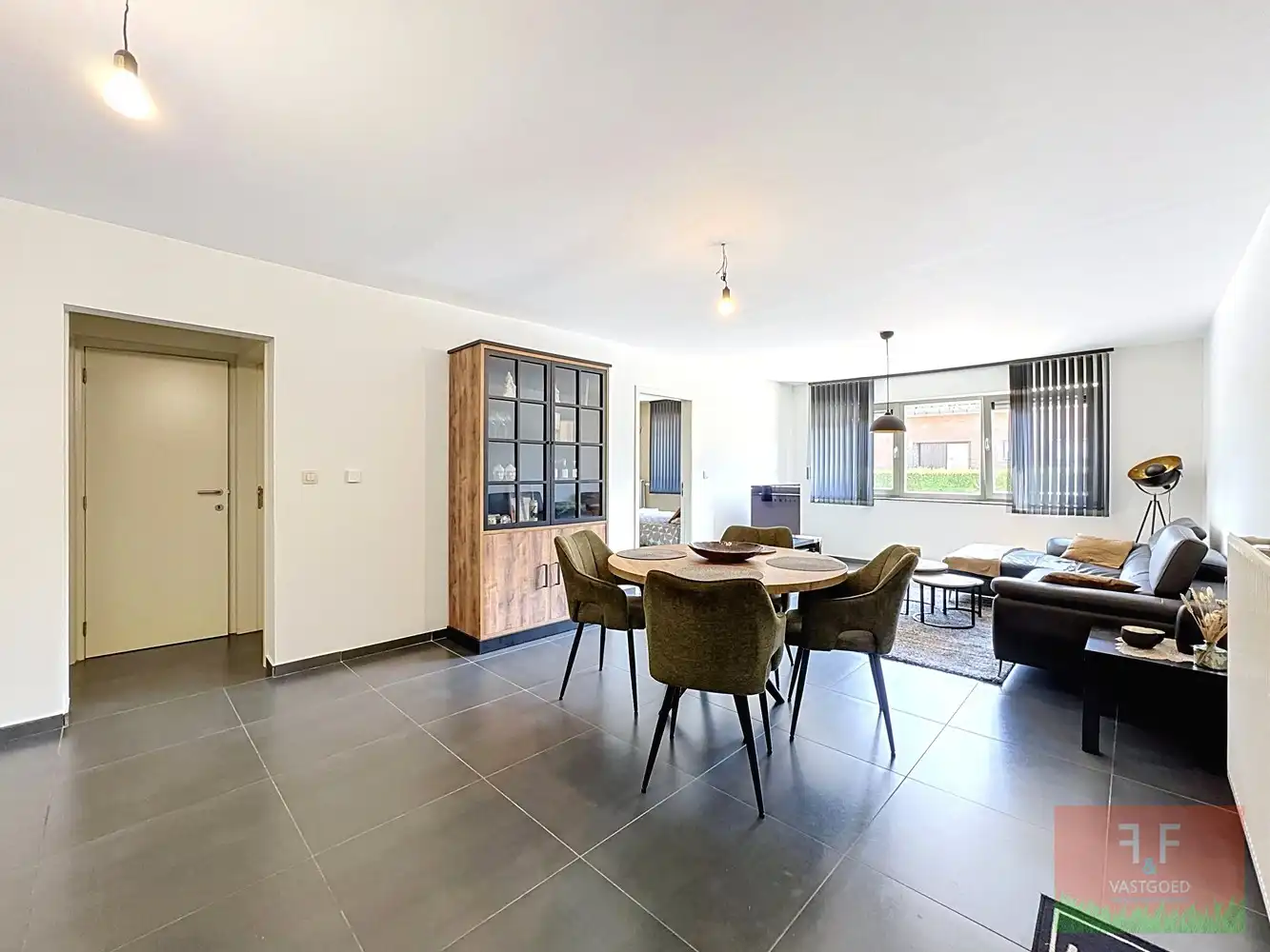Instapklaar gelijkvloers appartement met parkeerplaats te Grotenberge foto 2