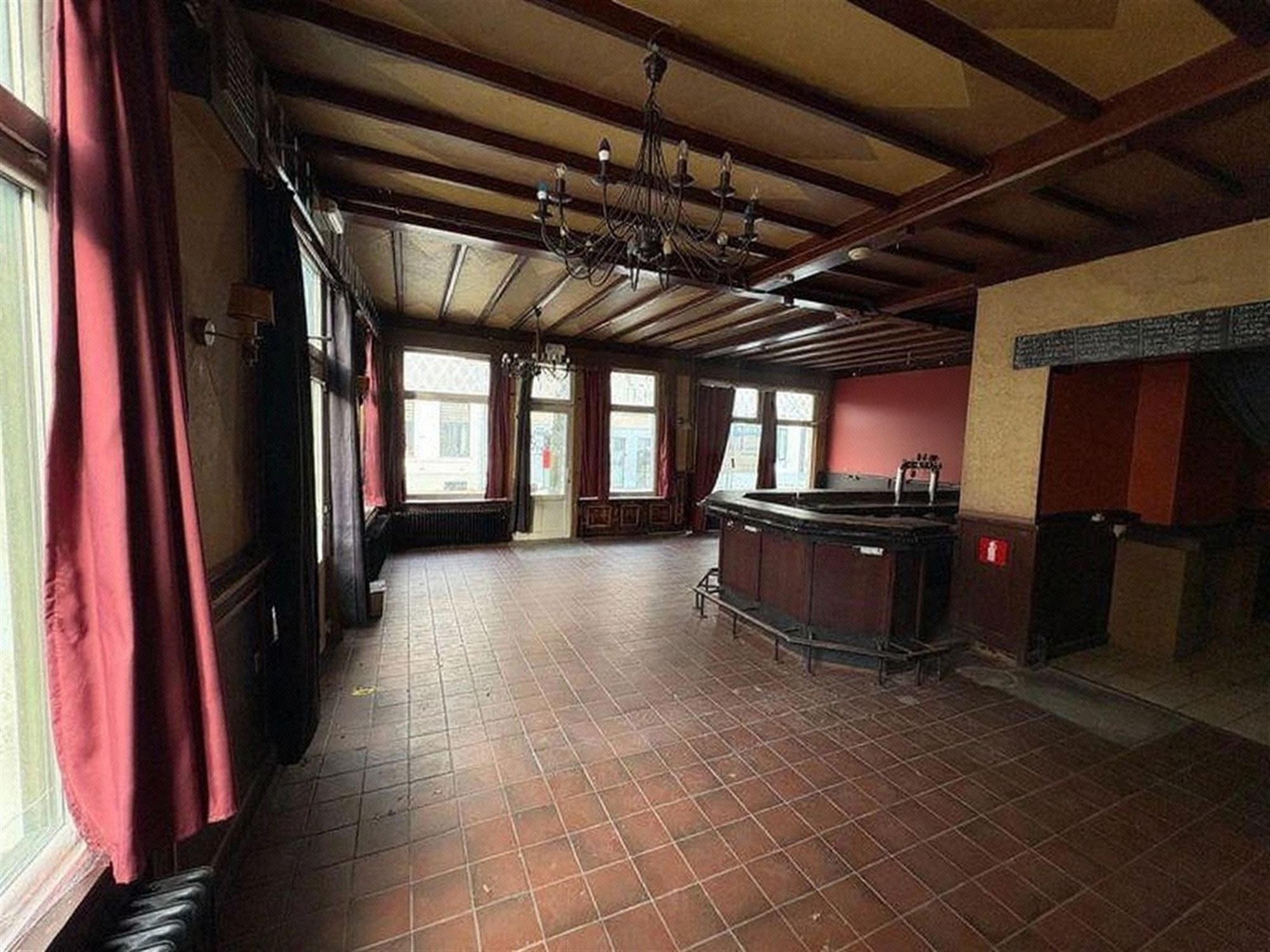 Een stadswoning met klasse én commerciële troef foto 11