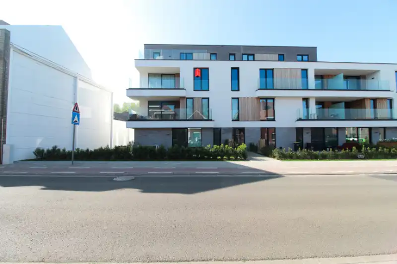 Modern en lichtrijk appartement te huur in Ingelmunster foto 20