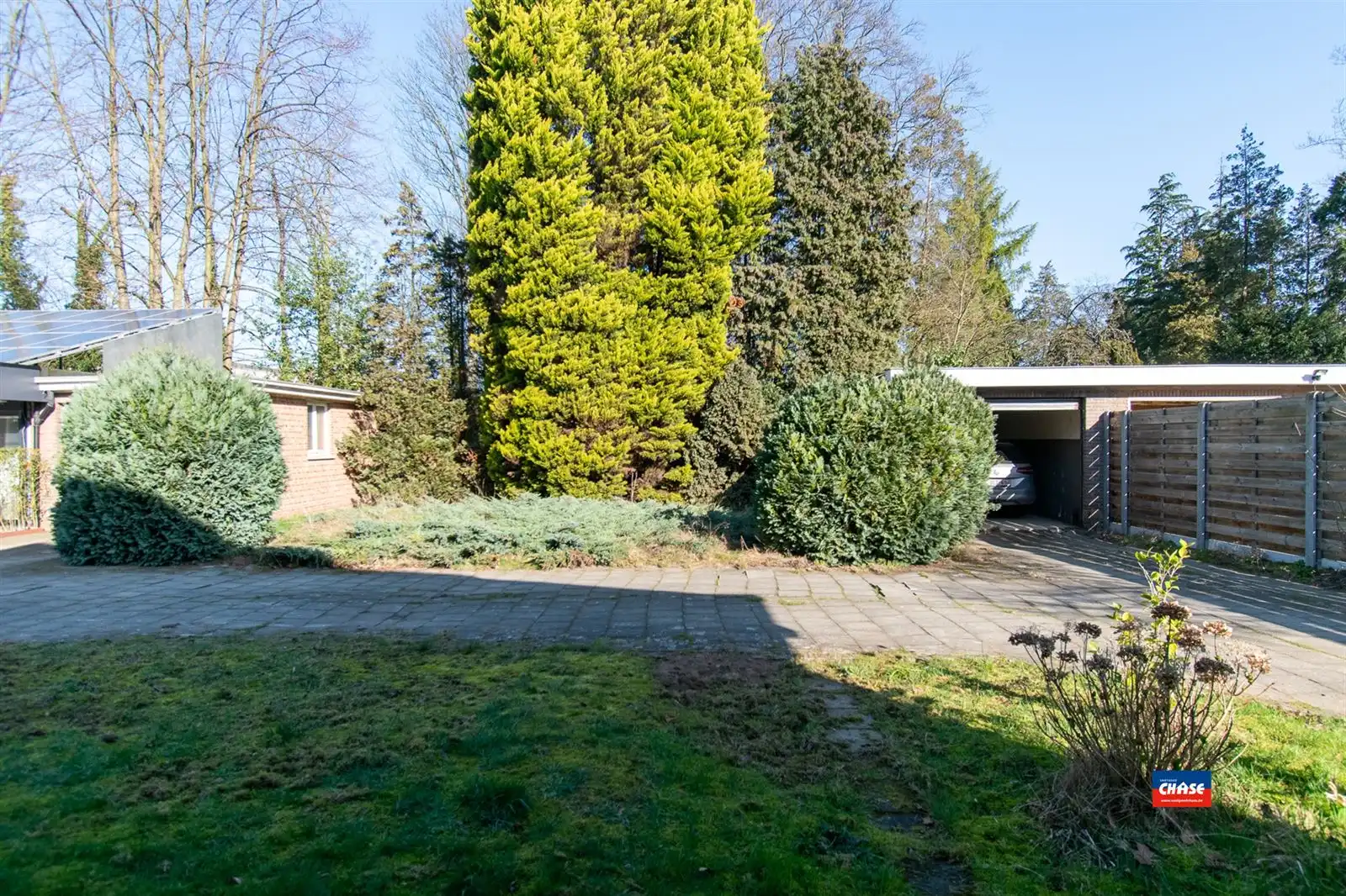 Ruime open gezinswoning met tuin en twee garageboxen  foto 27