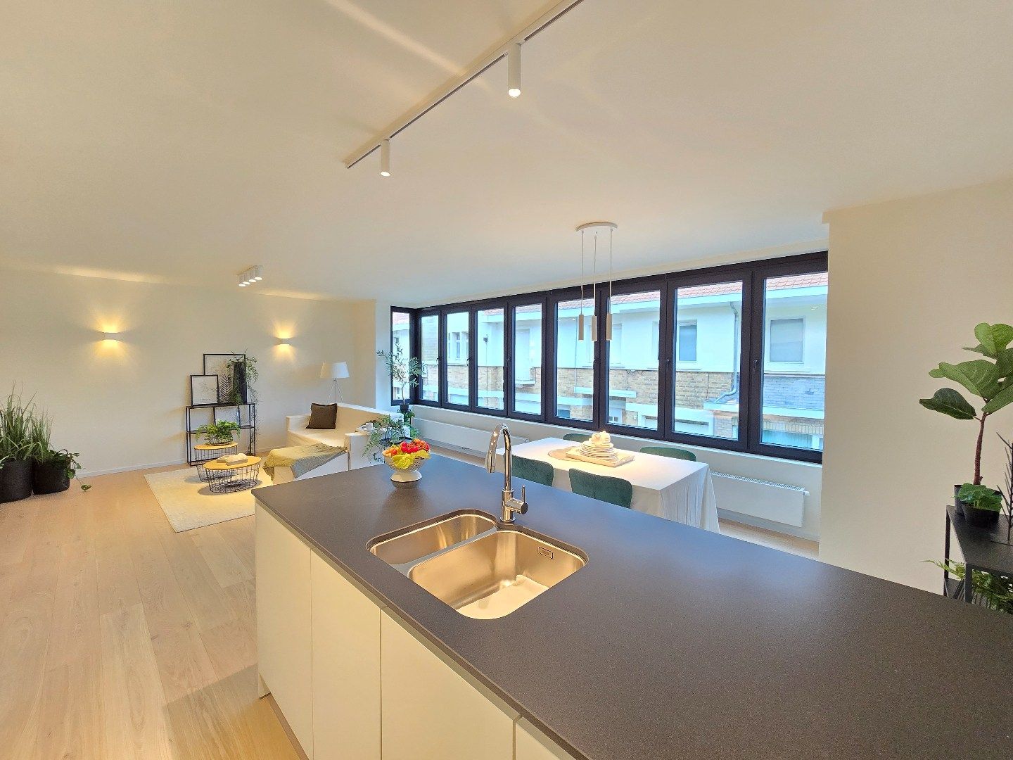 Gerenoveerd appartement met 2 slpk's foto 4