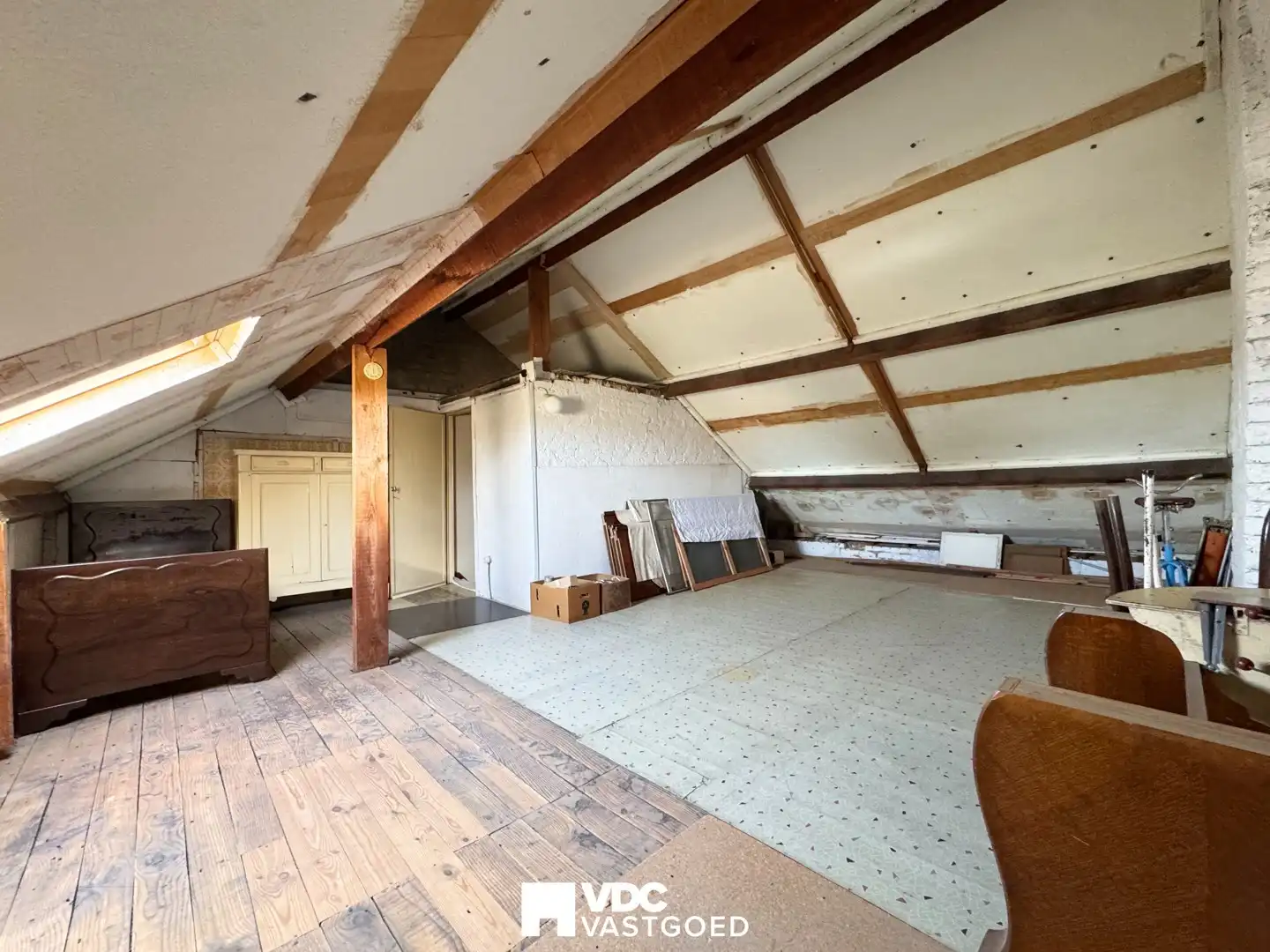 Charmante te renoveren woning met tuin, garage en sterk investeringspotentieel foto 14