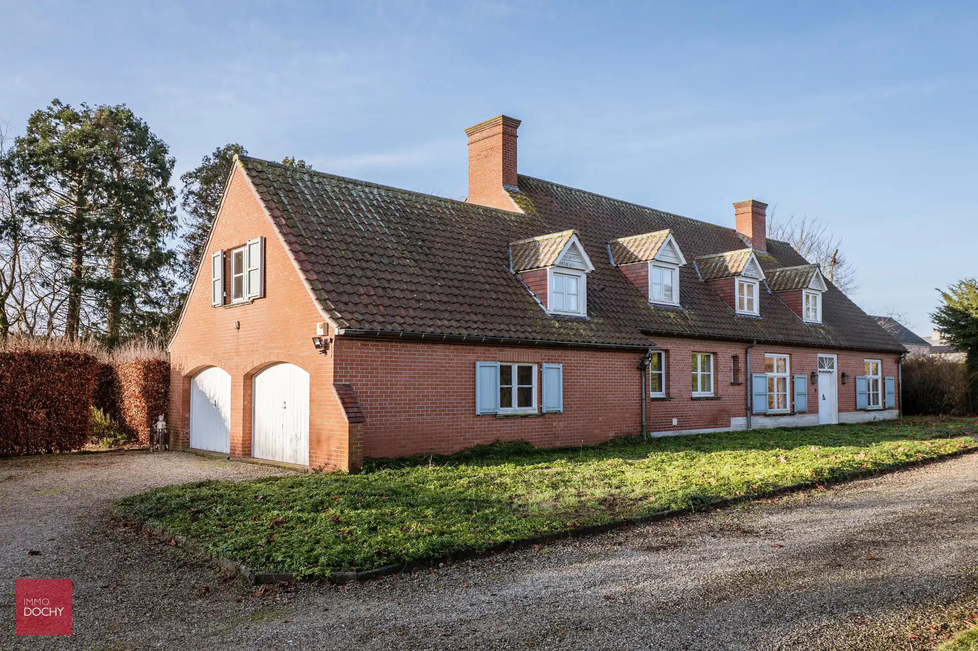 Ruime te renoveren villa op ca. 2.800m² foto 3