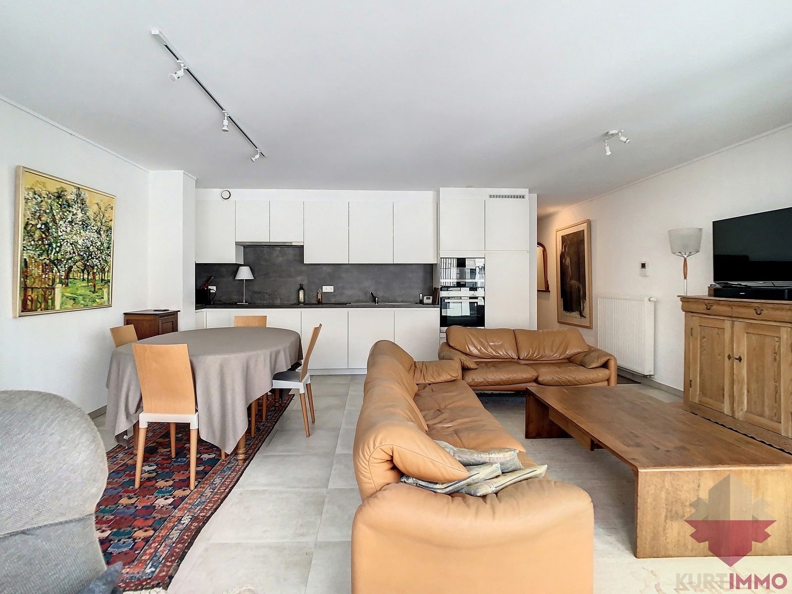 Centraal gelegen, Mooi Appartement met 1 SLPK én Terras! foto 3