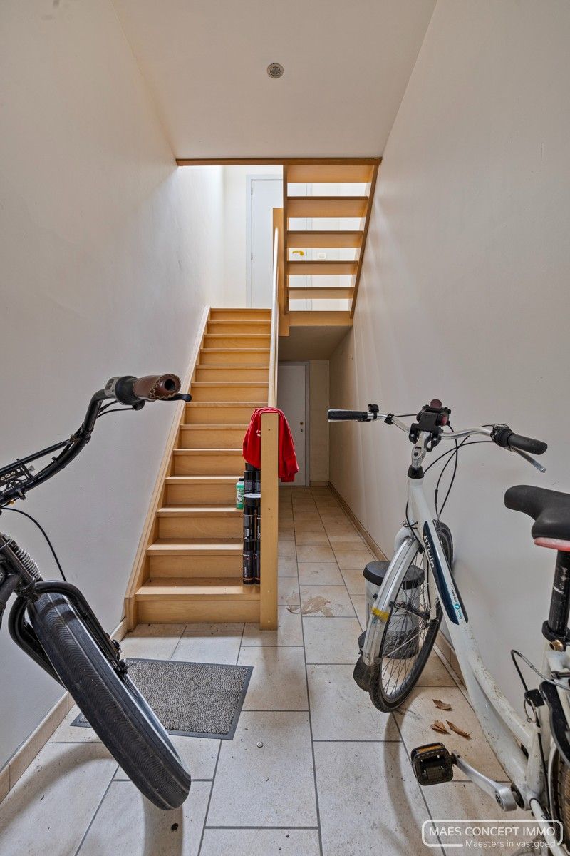 Te koop handelspand met appartement boven in centrum Desselgem foto 13