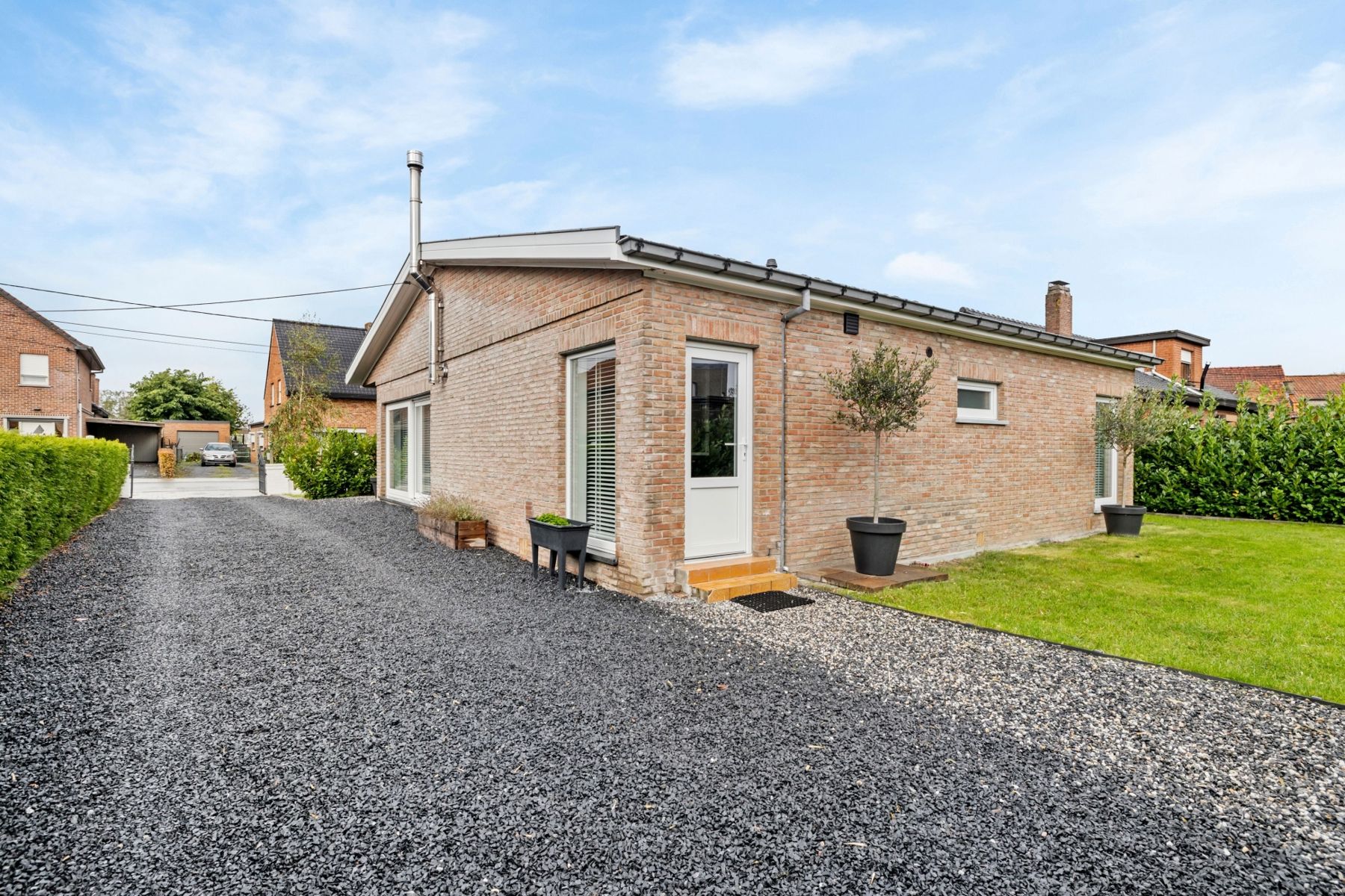 Volledig gerenoveerde bungalow instapklaar foto 22