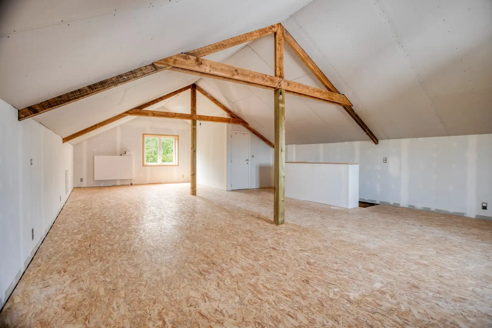 Energiezuinige schrijnwerkerswoning met maatwerk, grote tuin en volledige kelder foto 12