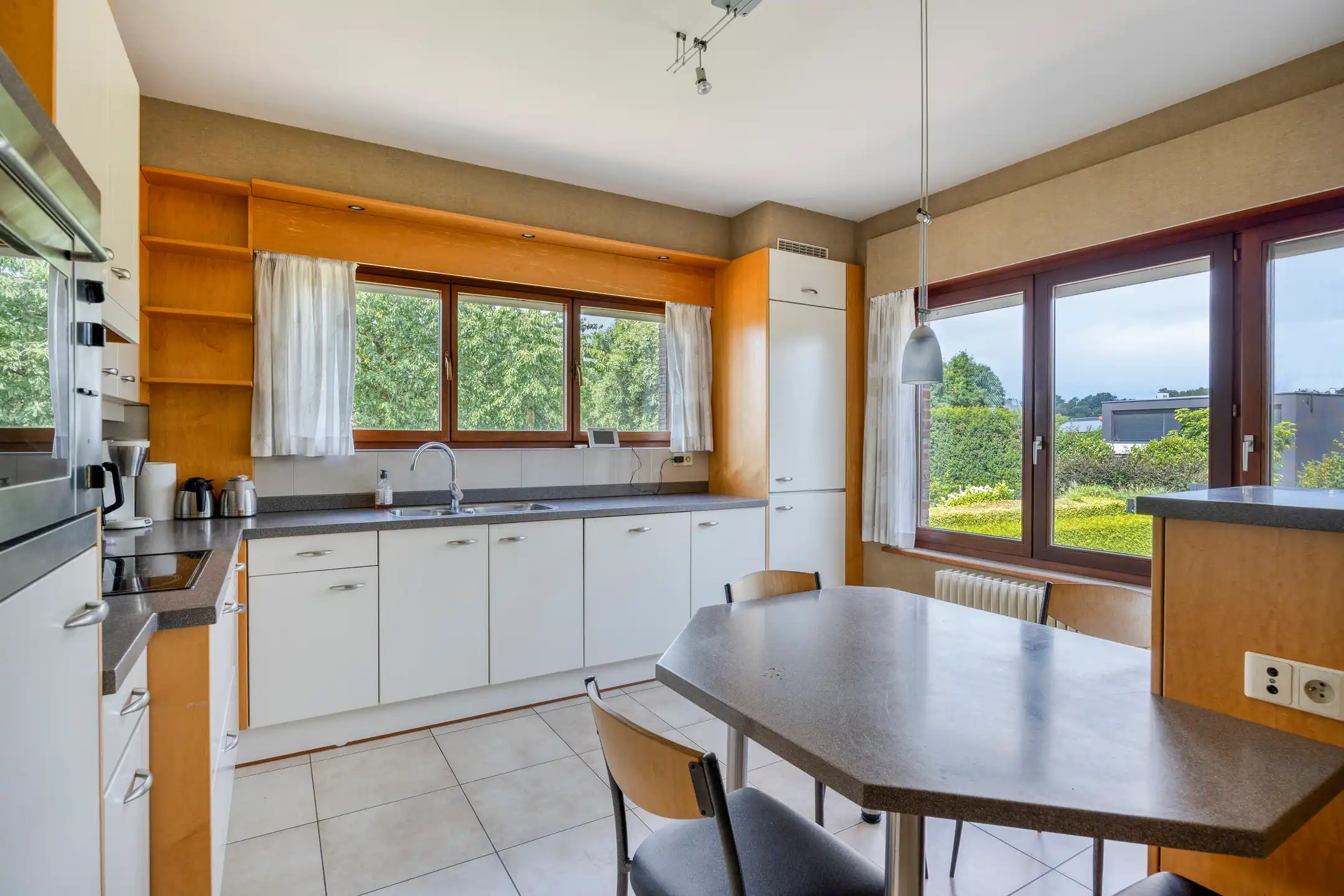 Ruime woning met 4 slaapkamers & bureau op 23are te Holsbeek foto 6