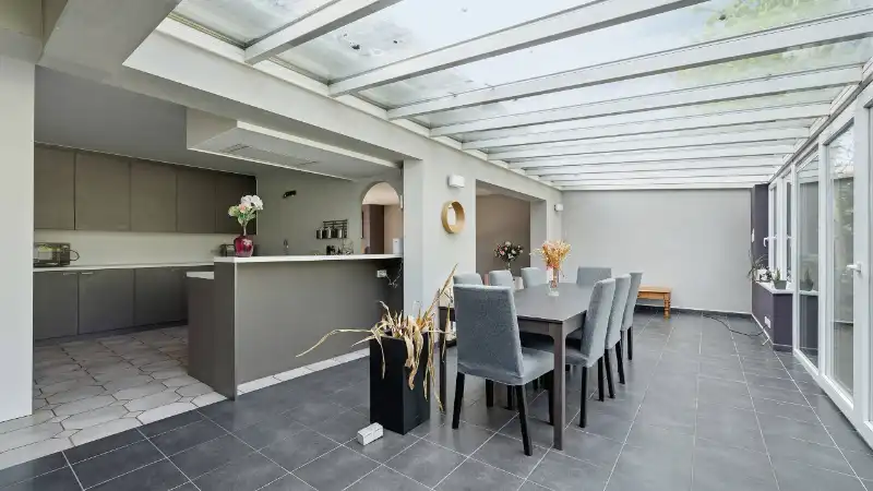 Villa van 265m² op 15 are met kantoor-praktijkruimte van 25m² en 3 slaapkamers foto 13