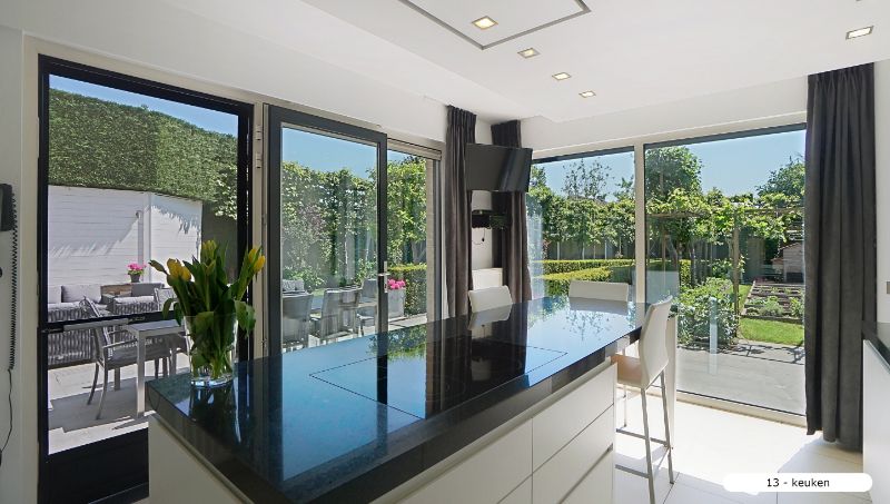 EXCLUSIEF PERFECT AFGEWERKTE MODERNE VILLA (330m²) OP TOPLOCATIE EN PRACHTIGE TUIN foto 13