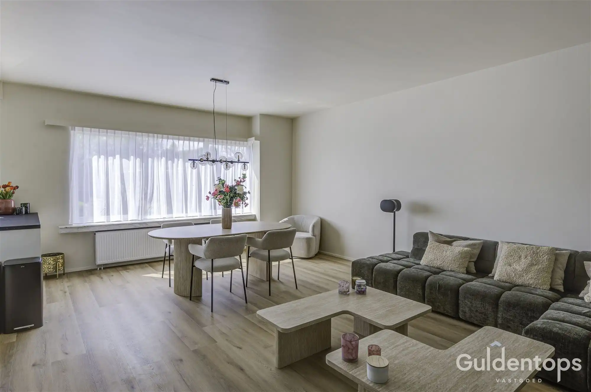 Knap vernieuwd 2 slaapkamerappartement op topligging foto 33