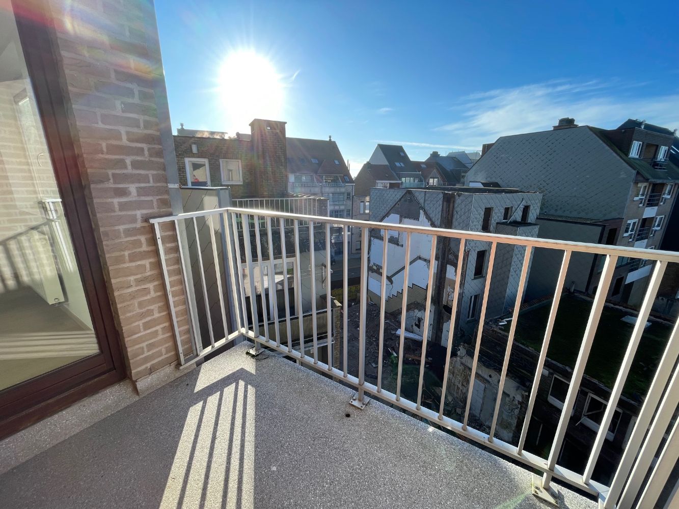 Ruim appartement met drie slaapkamers en twee badkamers( één met douche en één met bad). foto 18