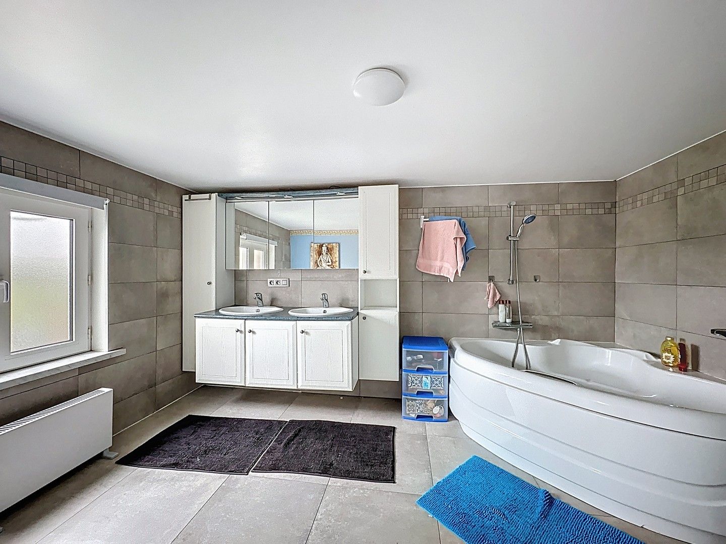 Gerenoveerde woning met grote tuin. foto 10