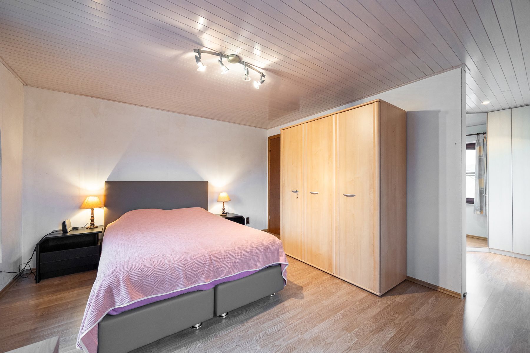 Woning met 2 slaapkamers en garage op 557 m2 grond foto 24