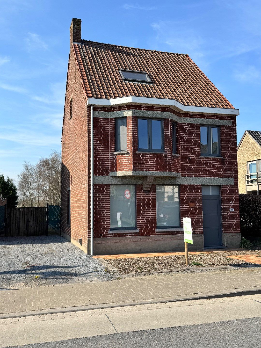Hoofdfoto van de publicatie: Instapklare open bebouwing op ruim perceel (1.426 m²) in rustige straat