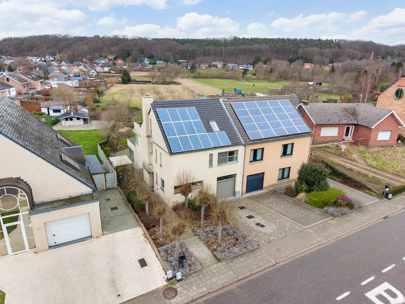 Moderne en energiezuinige driegevelwoning met 5 slaapkamers, een dressing, een garage en een tuin nabij het Provinciedomein te Kessel-Lo! foto {{pictureIndex}}