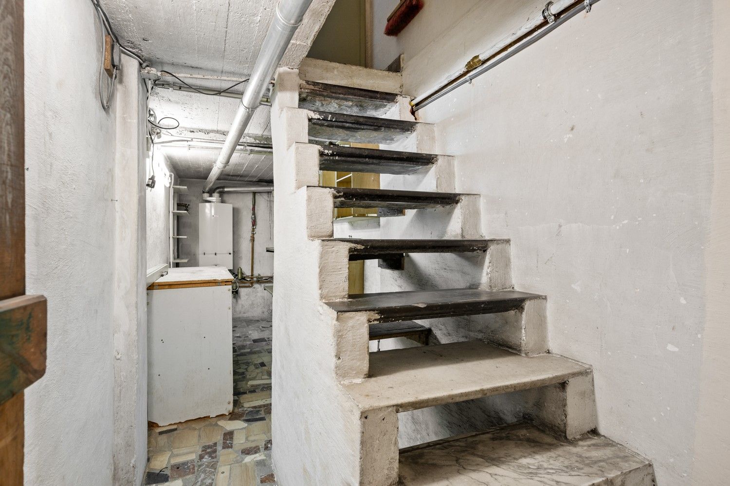 Magazijn met woonst en een 1 slaapkamer appartement te Deurne! foto 33